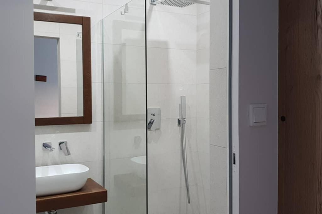 BOUTIQUE 109 - old city, luxury apt. with a garage view 4