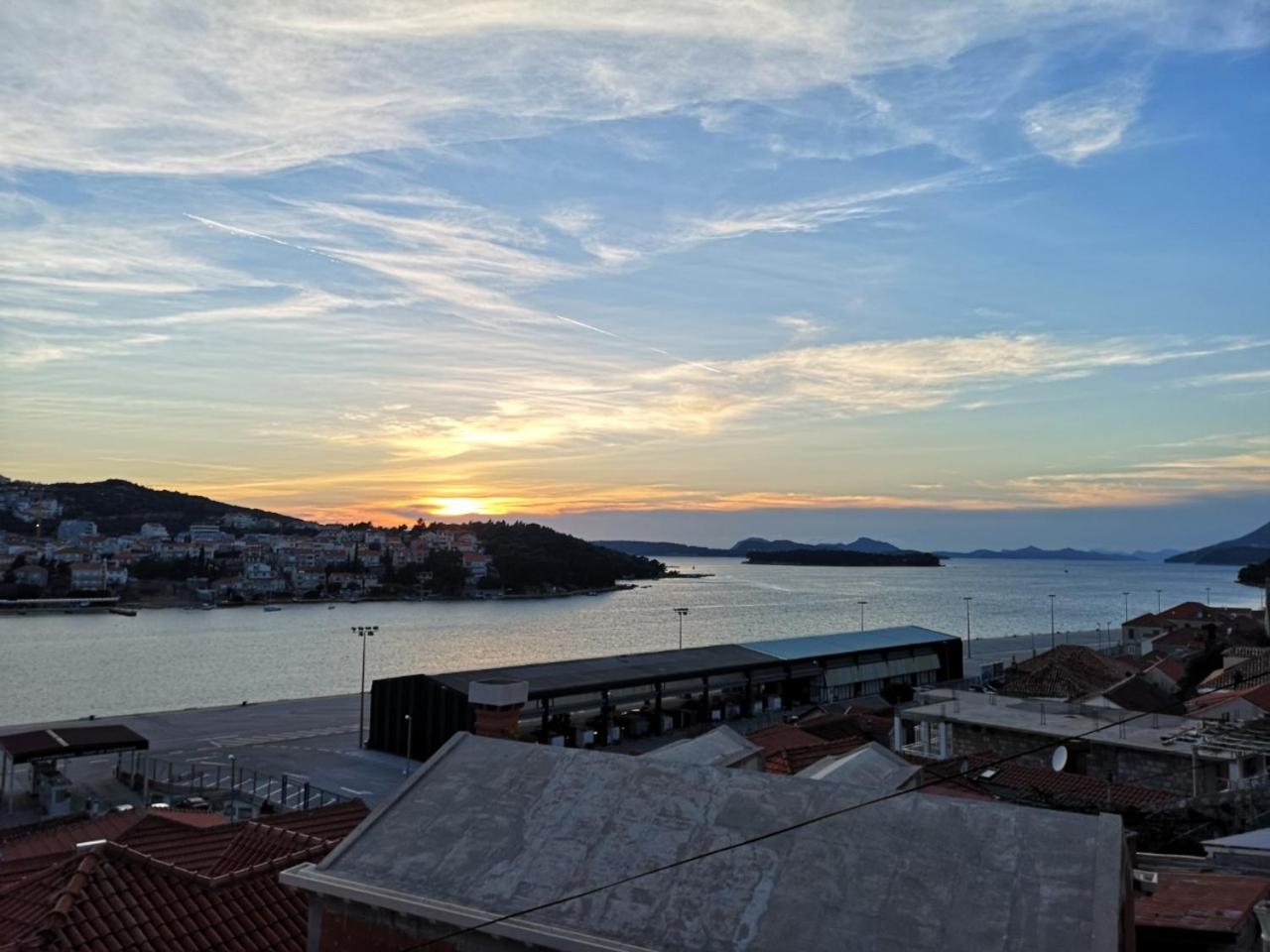 Nostromo Guesthouse with the Sea View