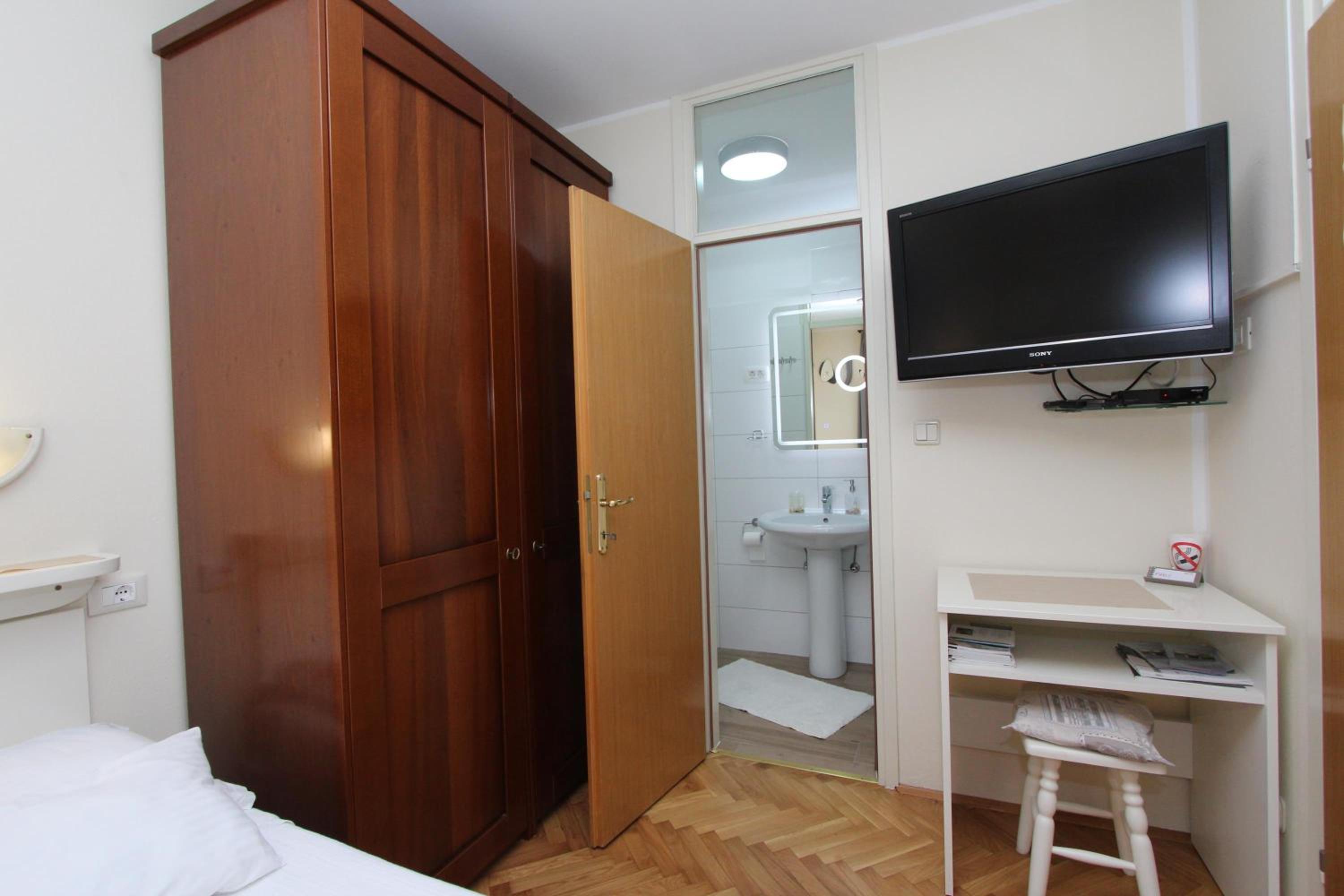 Photo 7