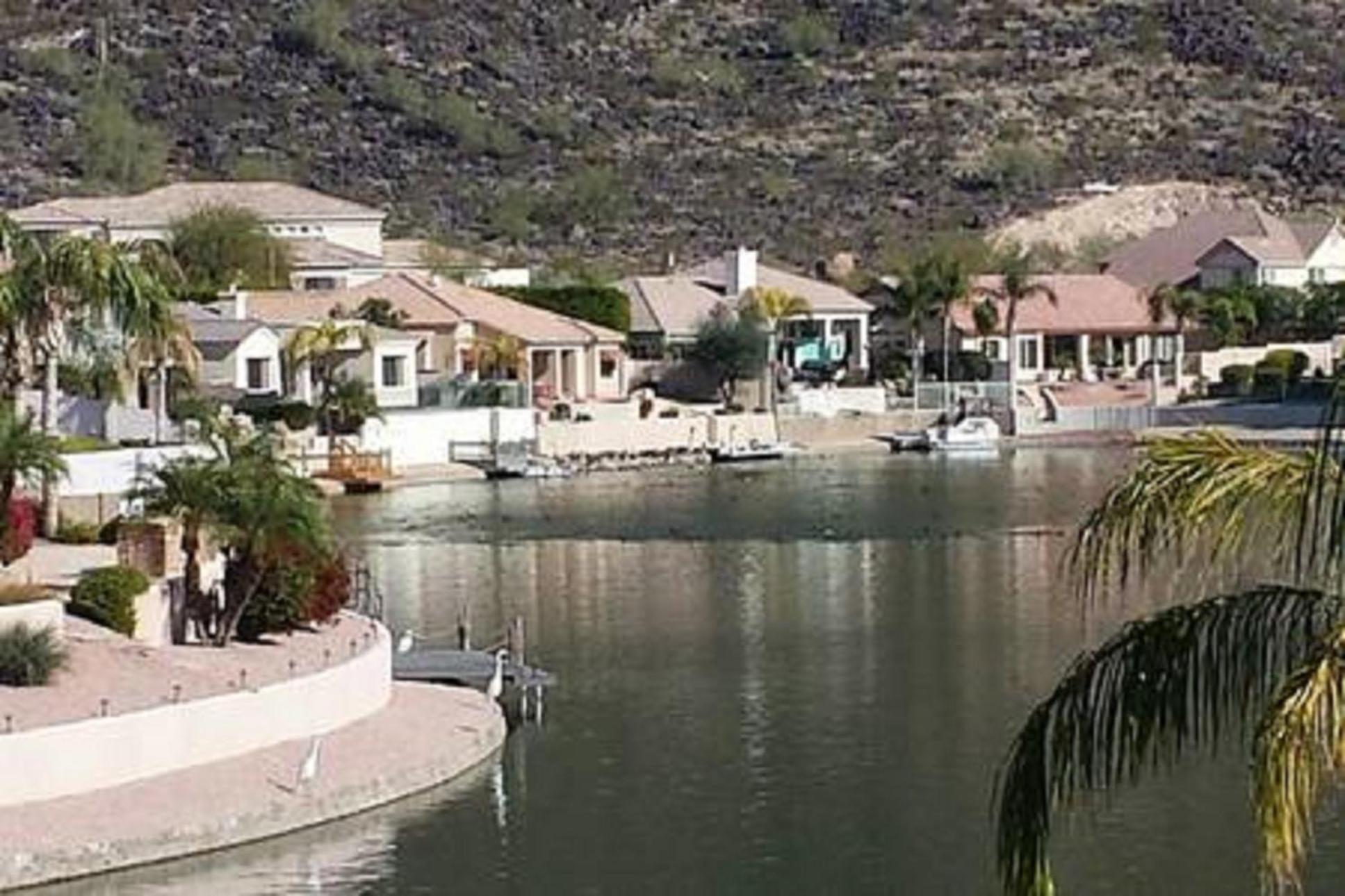 Glendale Arizona Lakeside Property