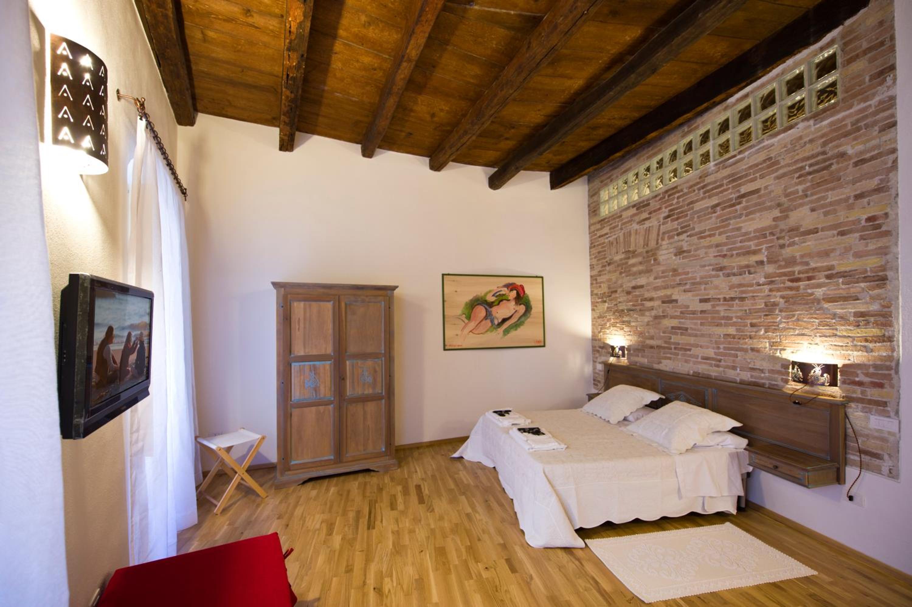 Castelletto Suites