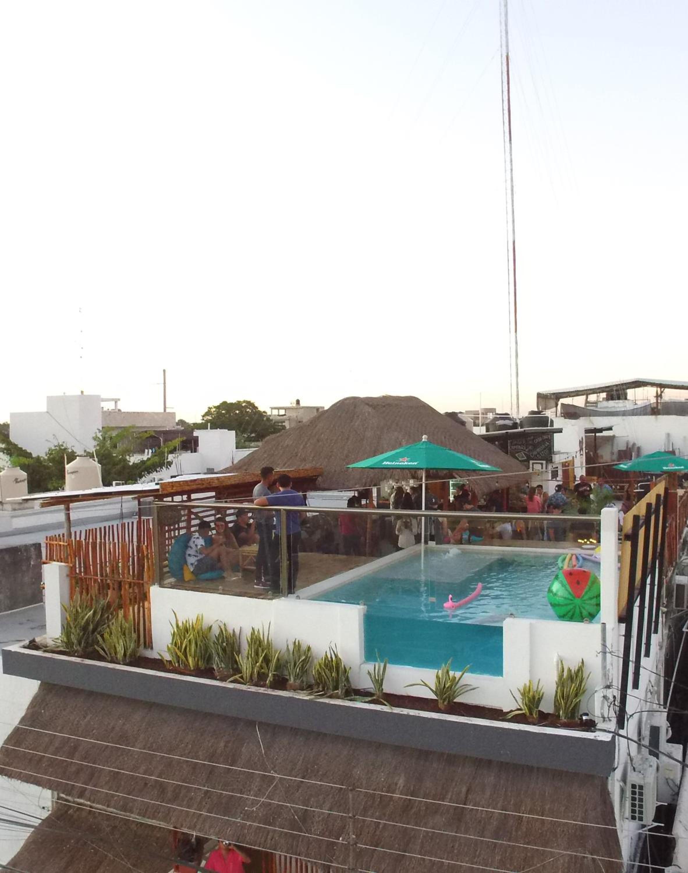 Straw Hat Hostel & Rooftop Bar