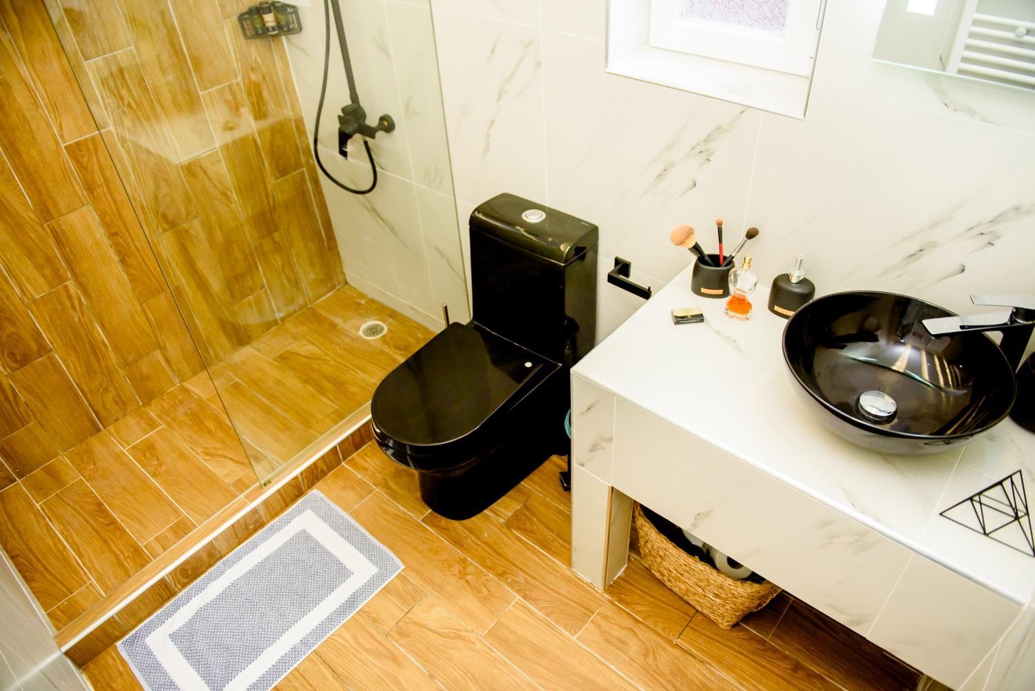 Perfectly located jacuzzi Apt photo 5