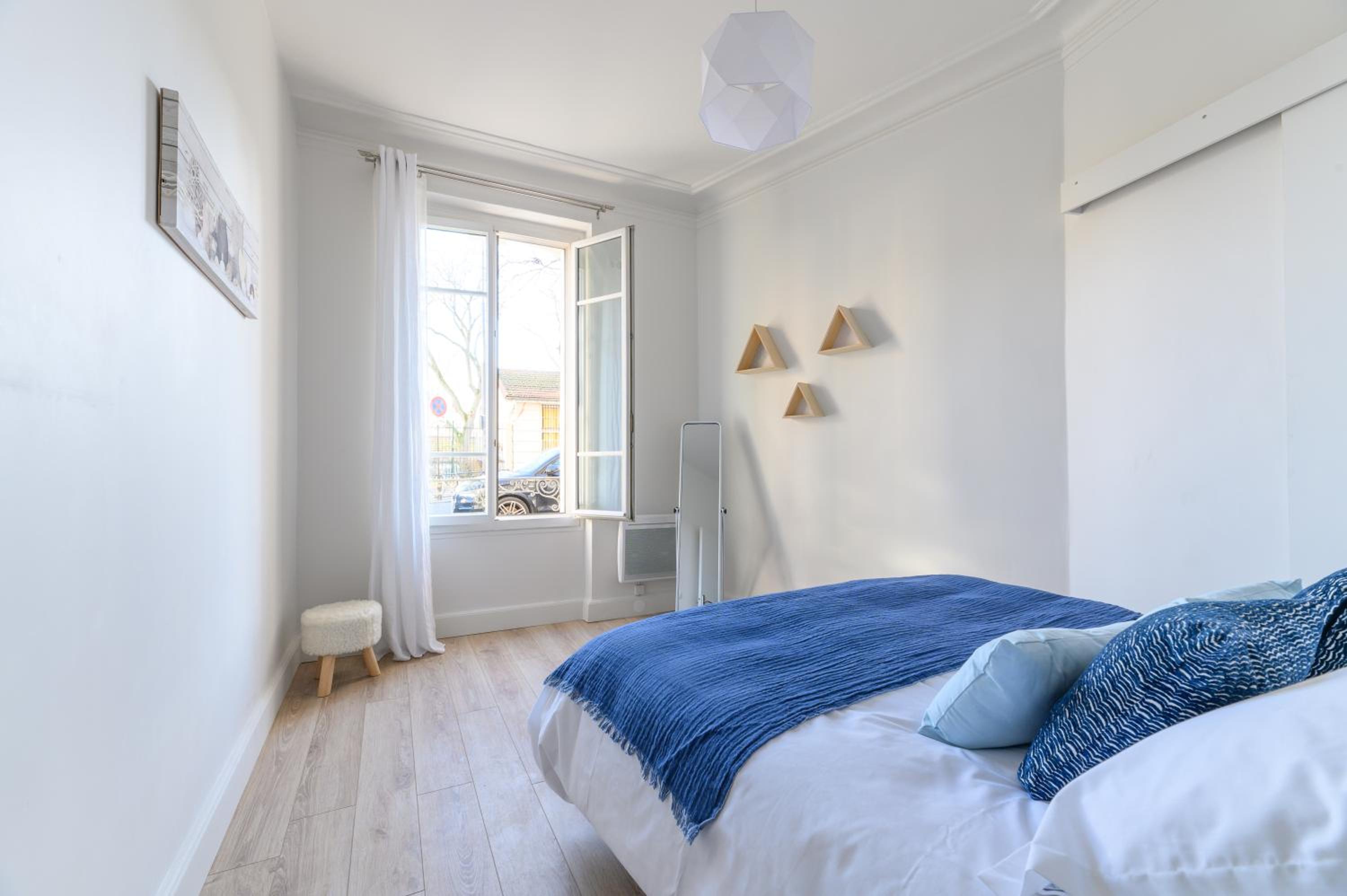 Daumier - New 2 Bdrs Flat near la Seine