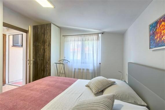 Apartment Fig Tree view 4