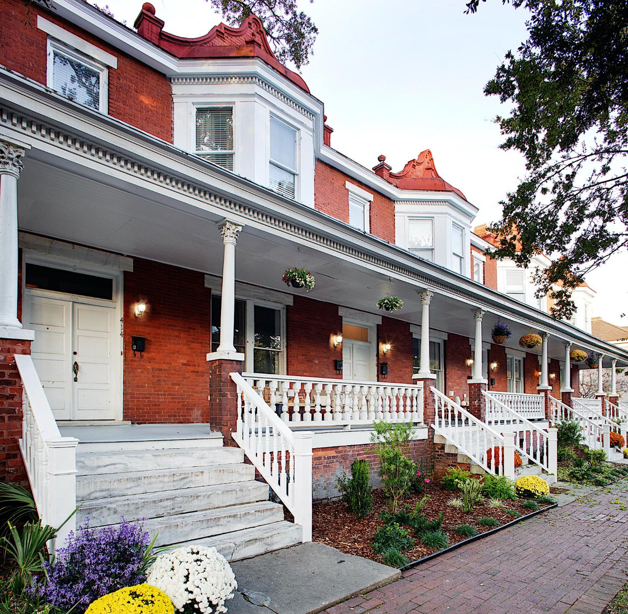 Newly Renovated Historic Savannah Townhome! view 4
