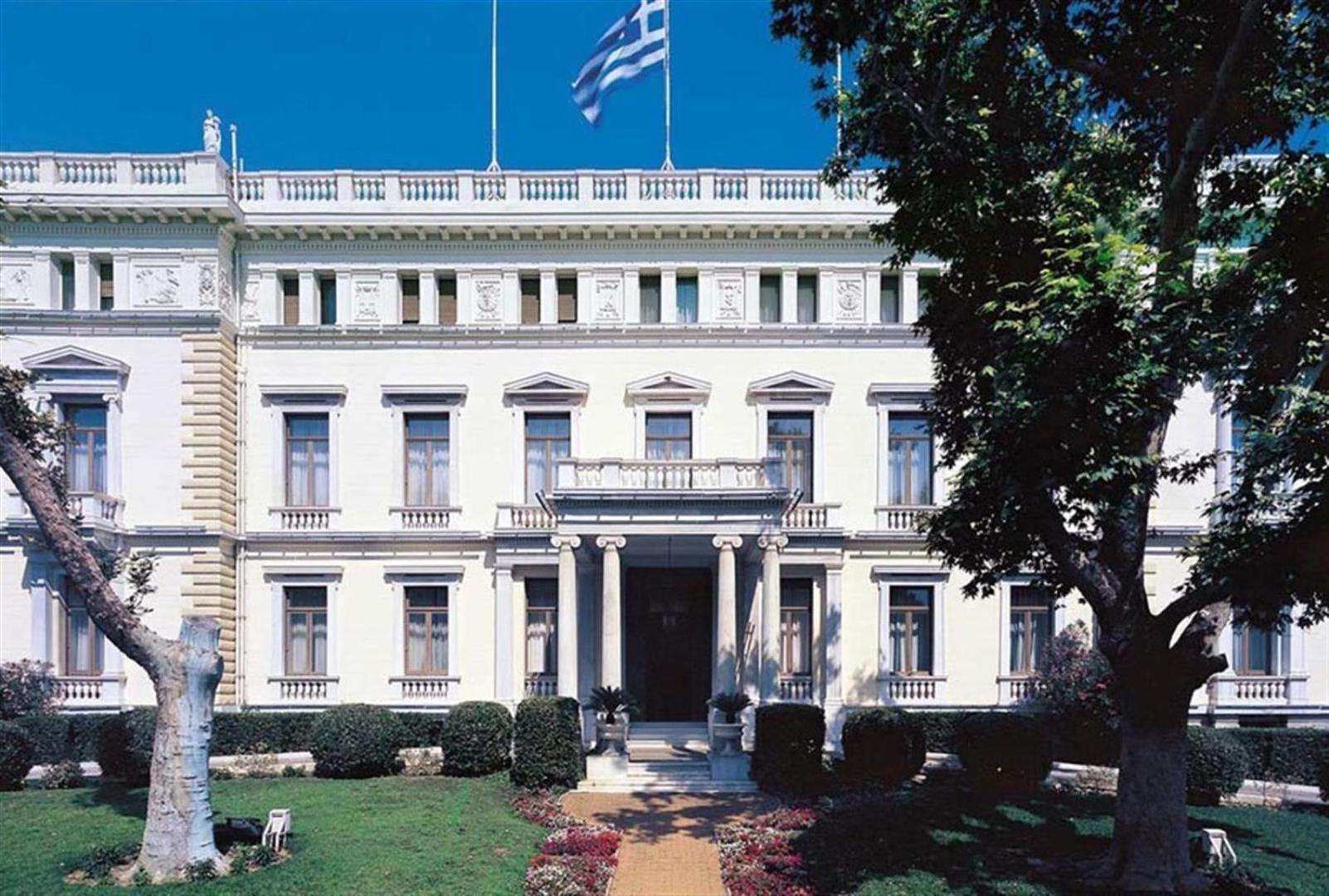 The Six Museums central Athens Stadium 4pers apart