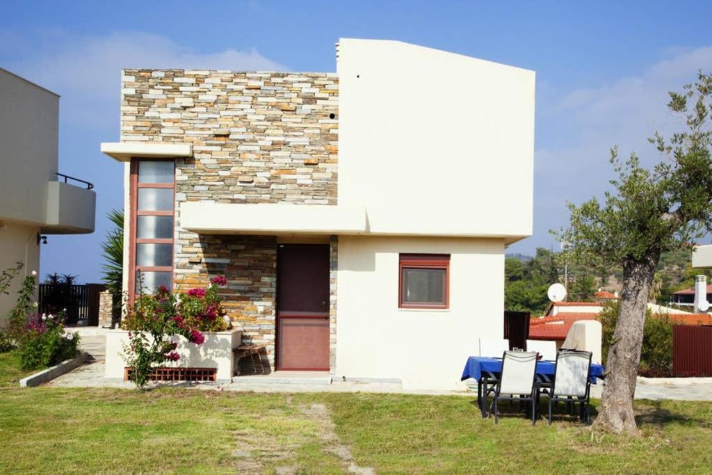 OLIVIERA VILLA view 3