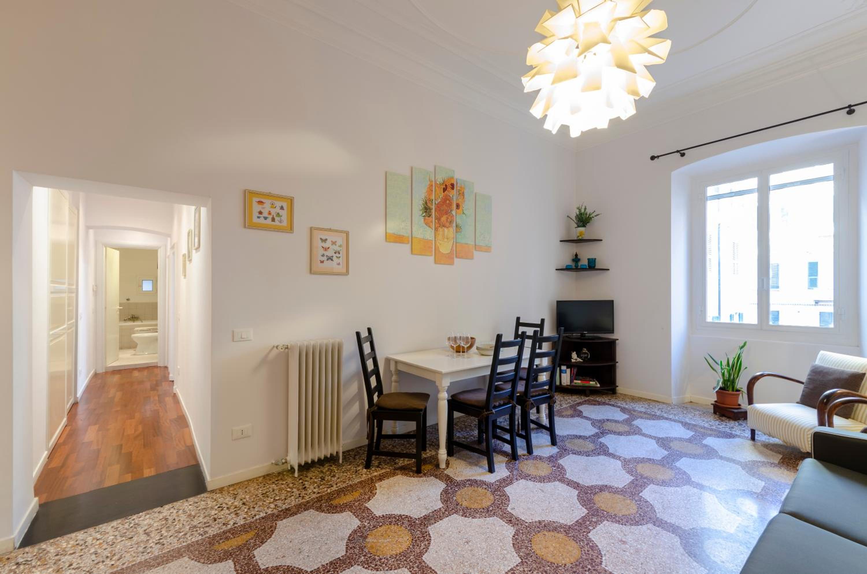 ALTIDO Colorful Apt for 6, 5 mins from Piazza Corvetto