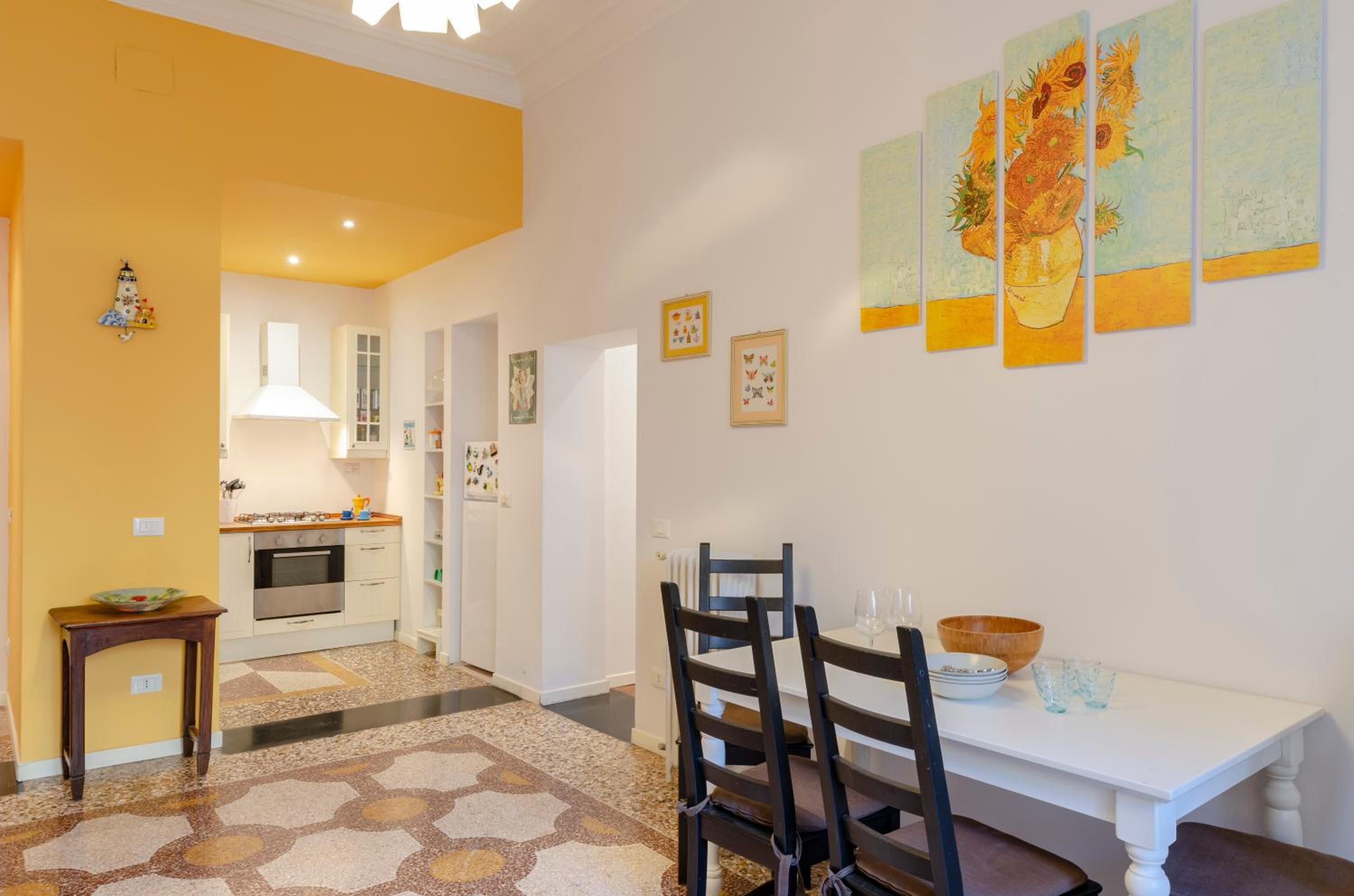 ALTIDO Colorful Apt for 6, 5 mins from Piazza Corvetto