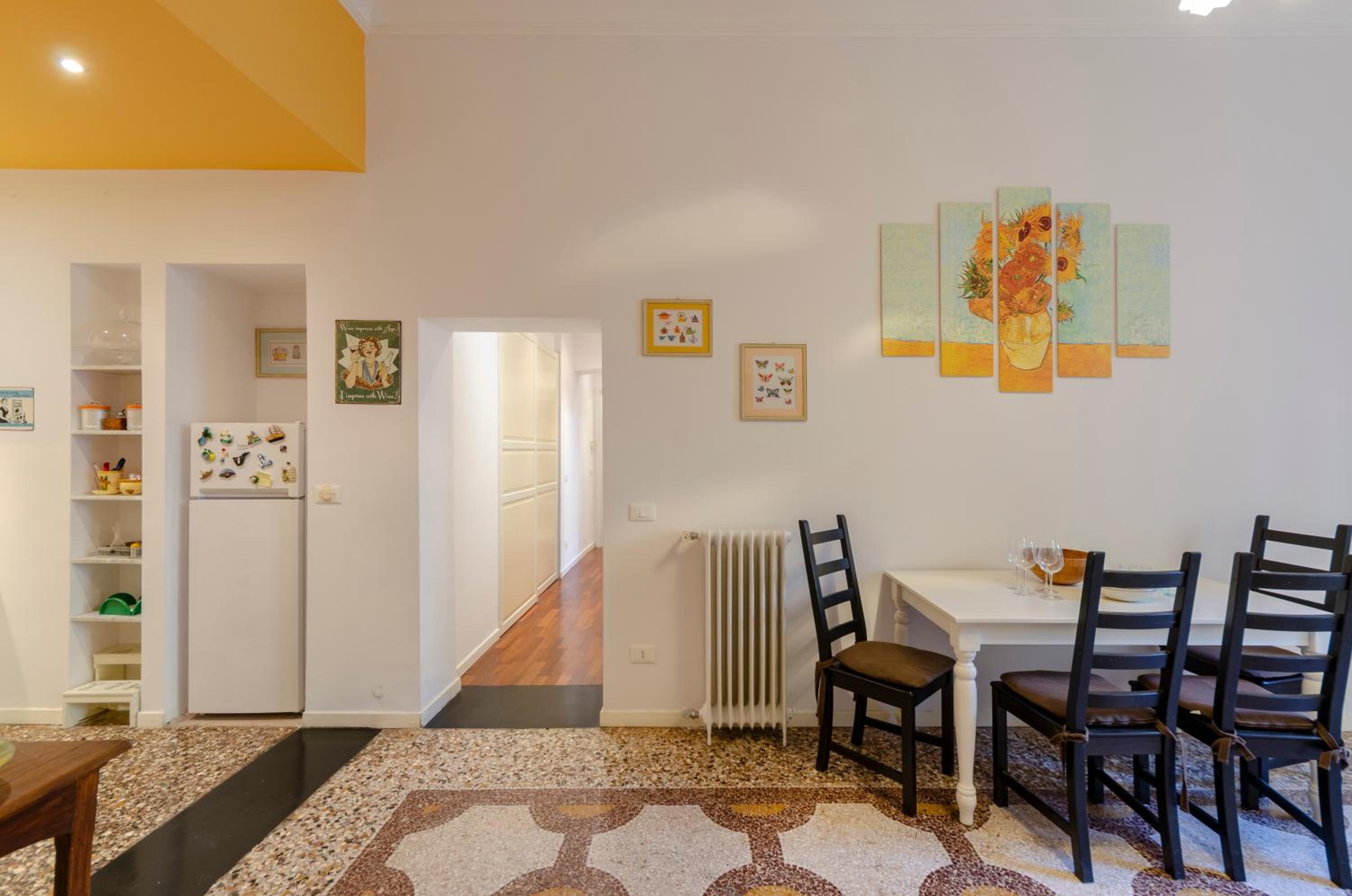 ALTIDO Colorful Apt for 6, 5 mins from Piazza Corvetto