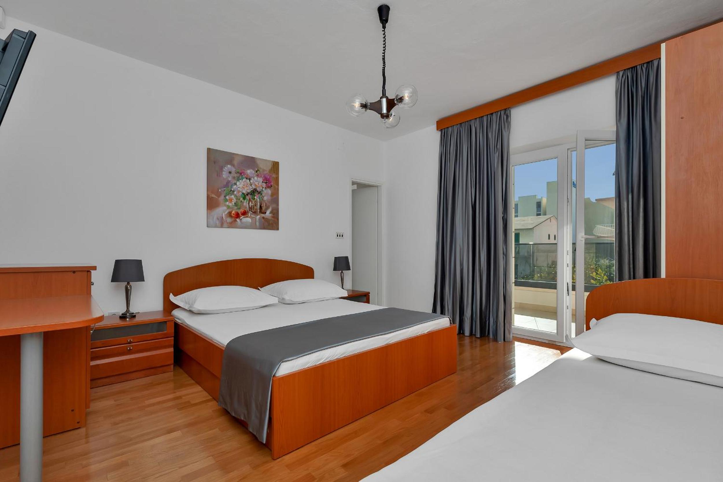Apartments Čobrnić view 2