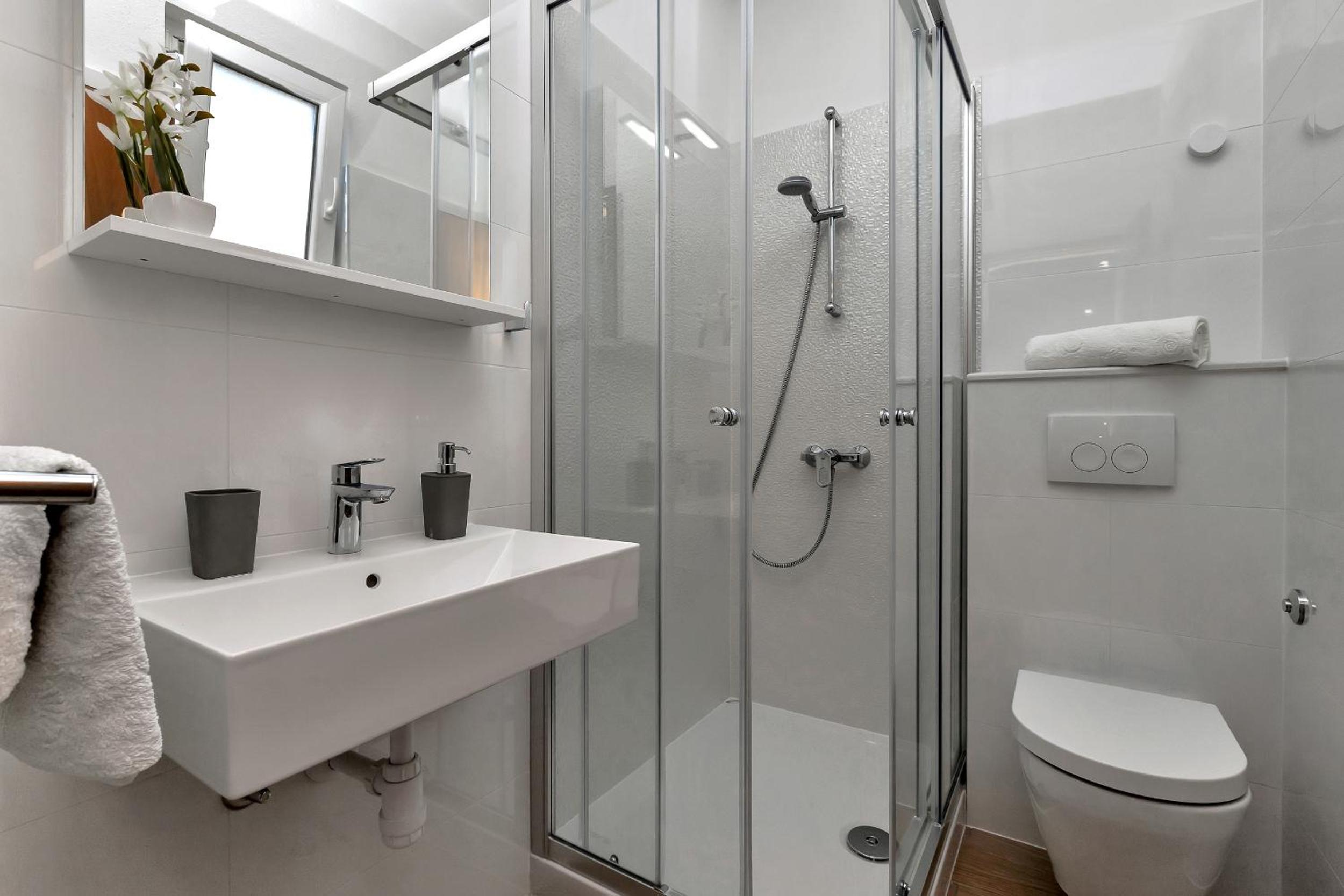 Apartments Čobrnić view 4