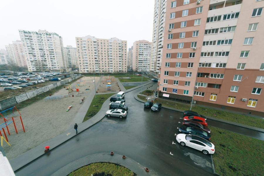 Two-bedroom Apartment in Kharkivske Pozniaky District