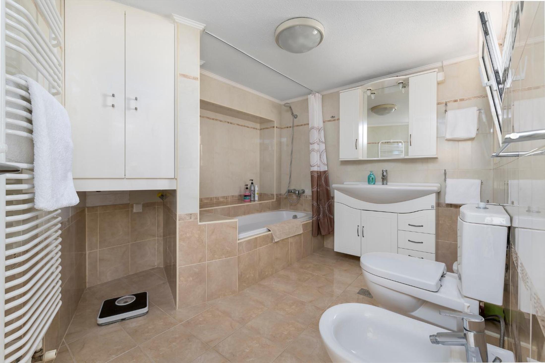 Zephyr Luxury Apartment