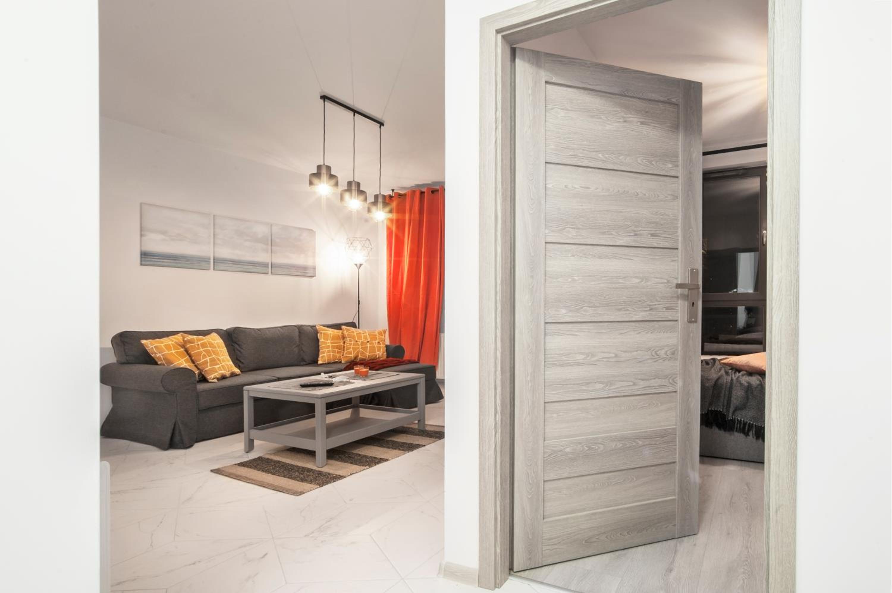 M&J Apartments - Garden Gates