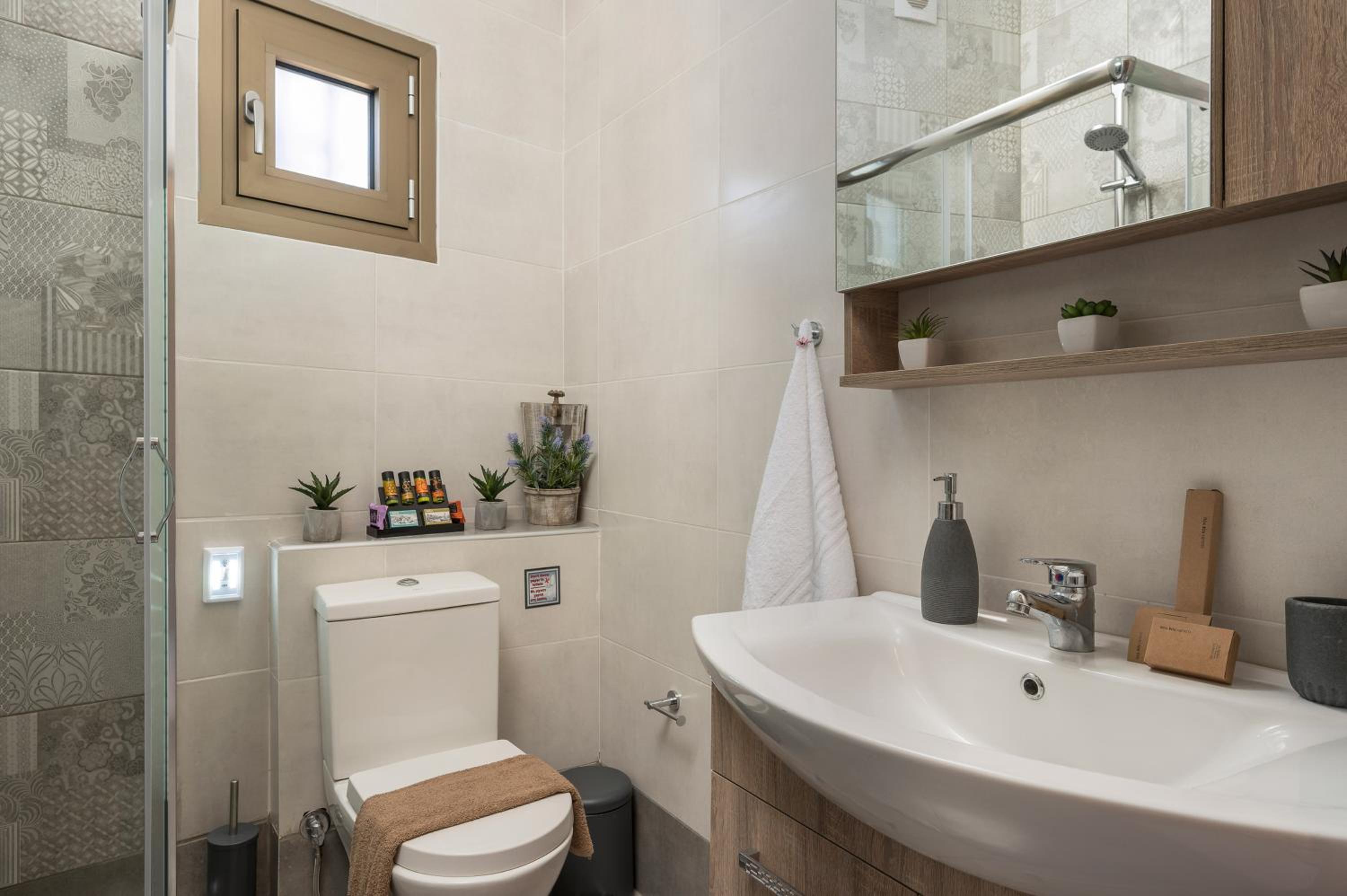 Brand-New stylish Flat w. Parking