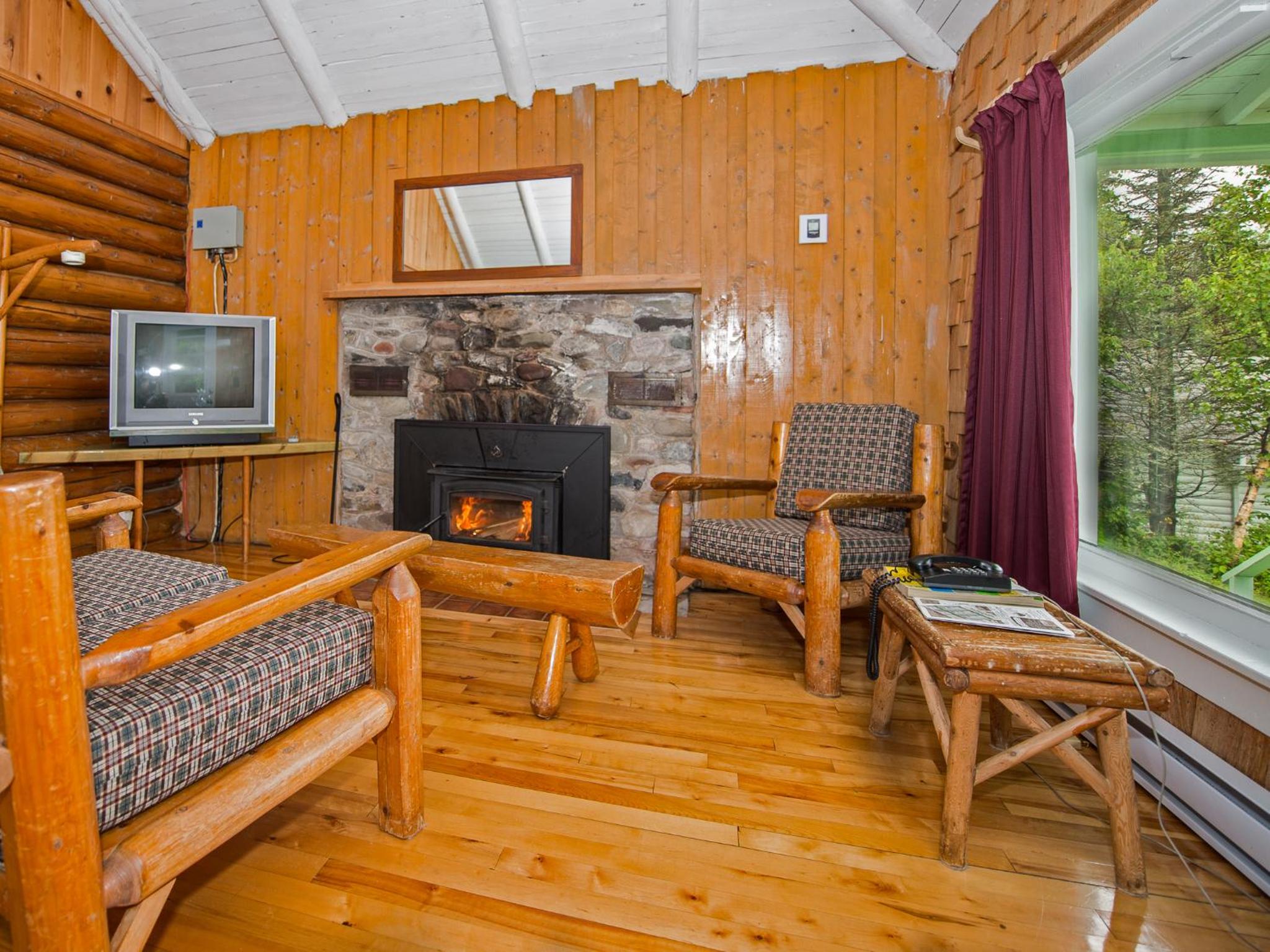 Au Pic de l'Aurore Motel-Chalets