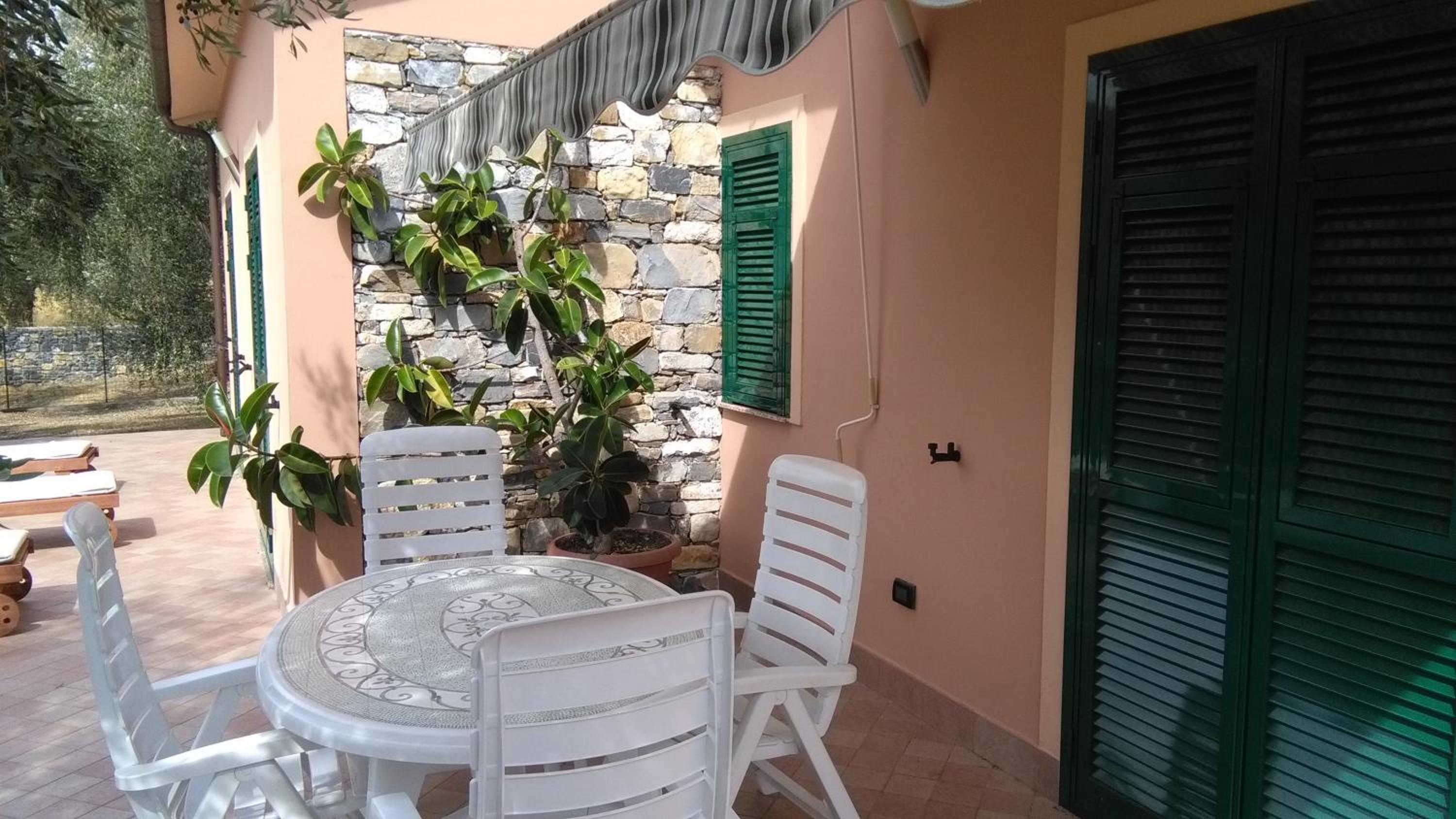 VILLA DIANO CASTELLO view 2