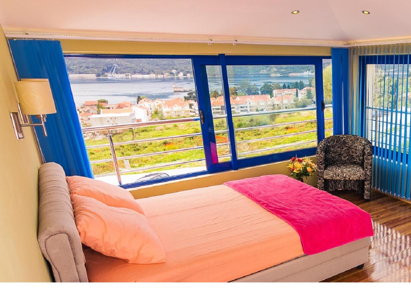 Villa Sea-N-Sun, 7 bedrooms & Pool, nearby Portonovi Marina. view 2