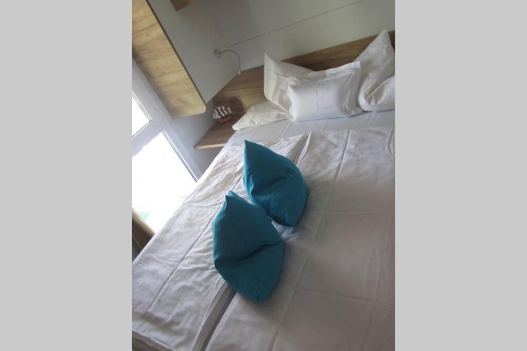 White-Pearl Mobile-Home