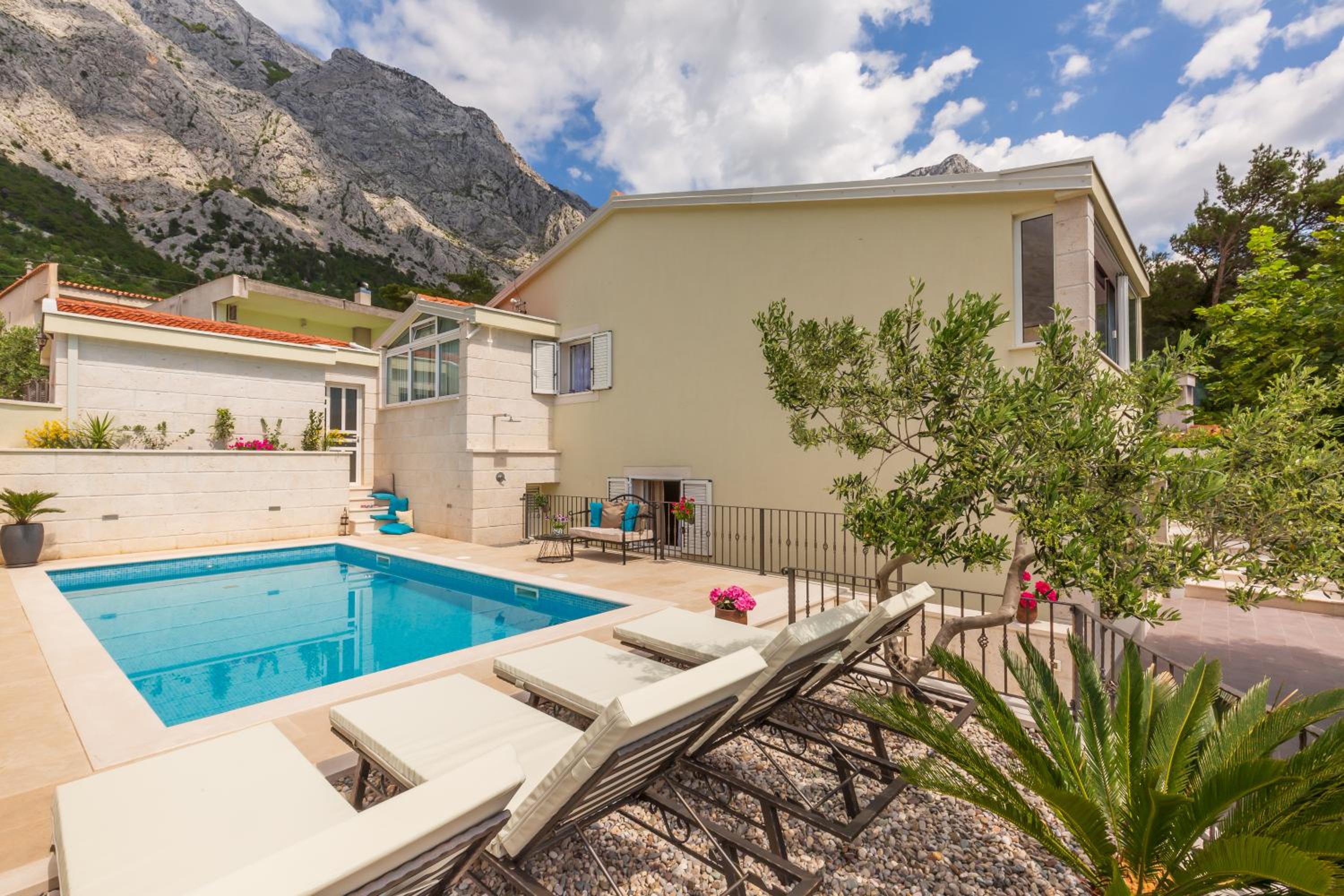 Villa Biston view 2