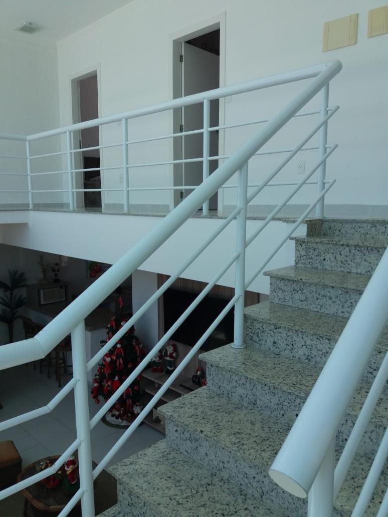 CASA DE VIDRO PERFEITA A 25 METROS DA PRAIA