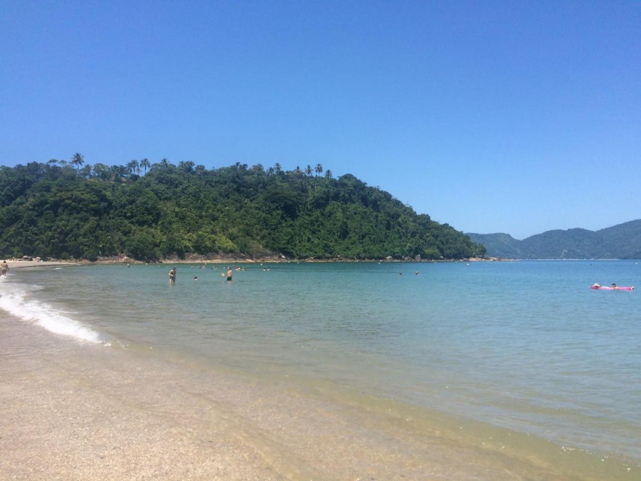 Ampla casa com piscina a 200 metros da praia do Lazaro e Sununga