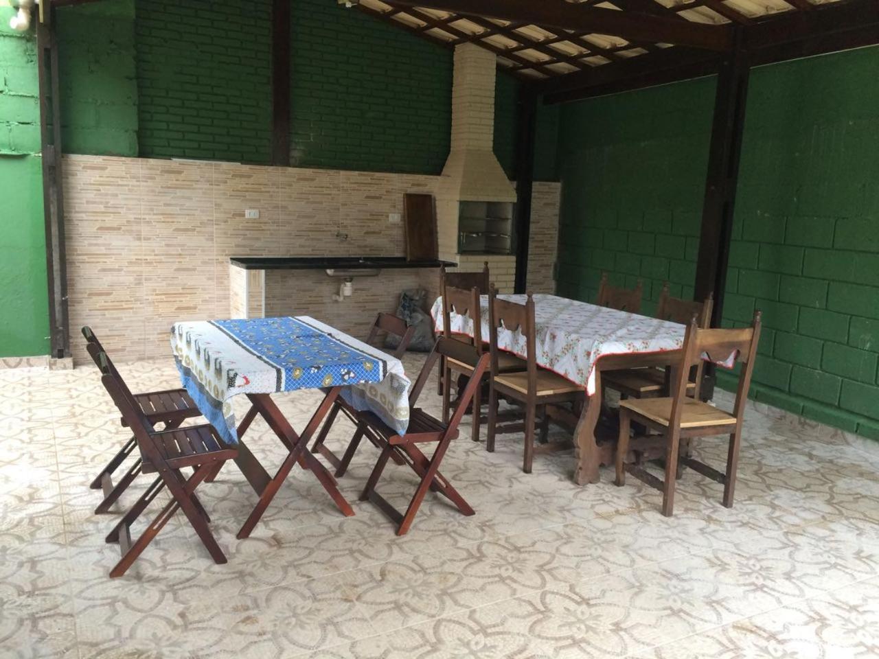 Ampla casa com piscina a 200 metros da praia do Lazaro e Sununga