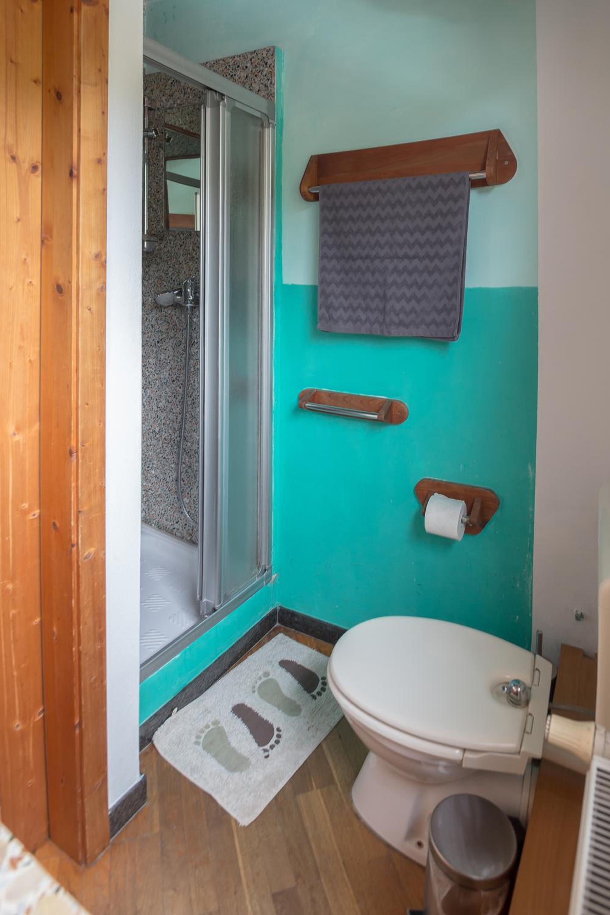 Cozy, Bright and Affordable Single Studio - Free Parking view 5