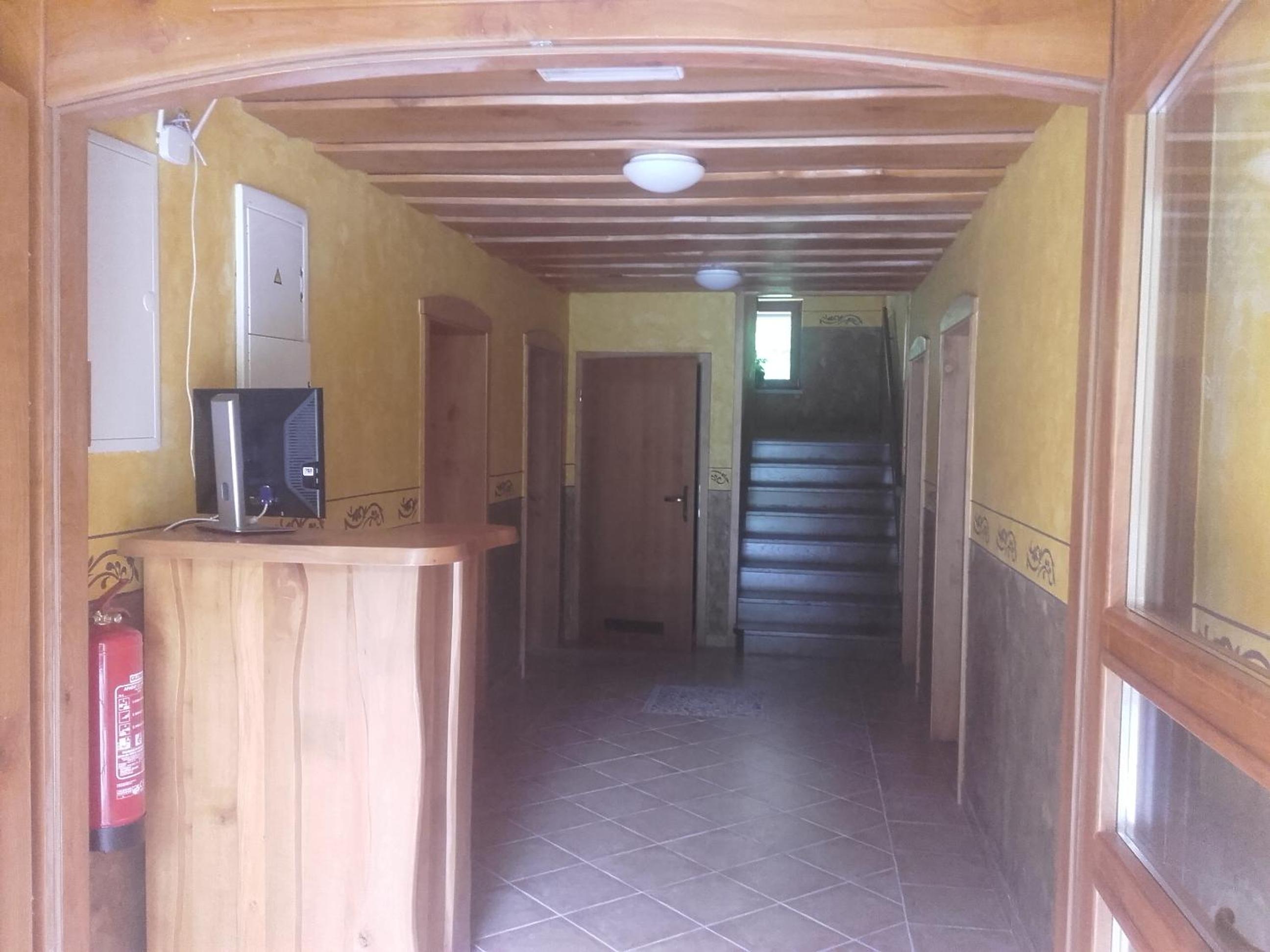 Photo 10