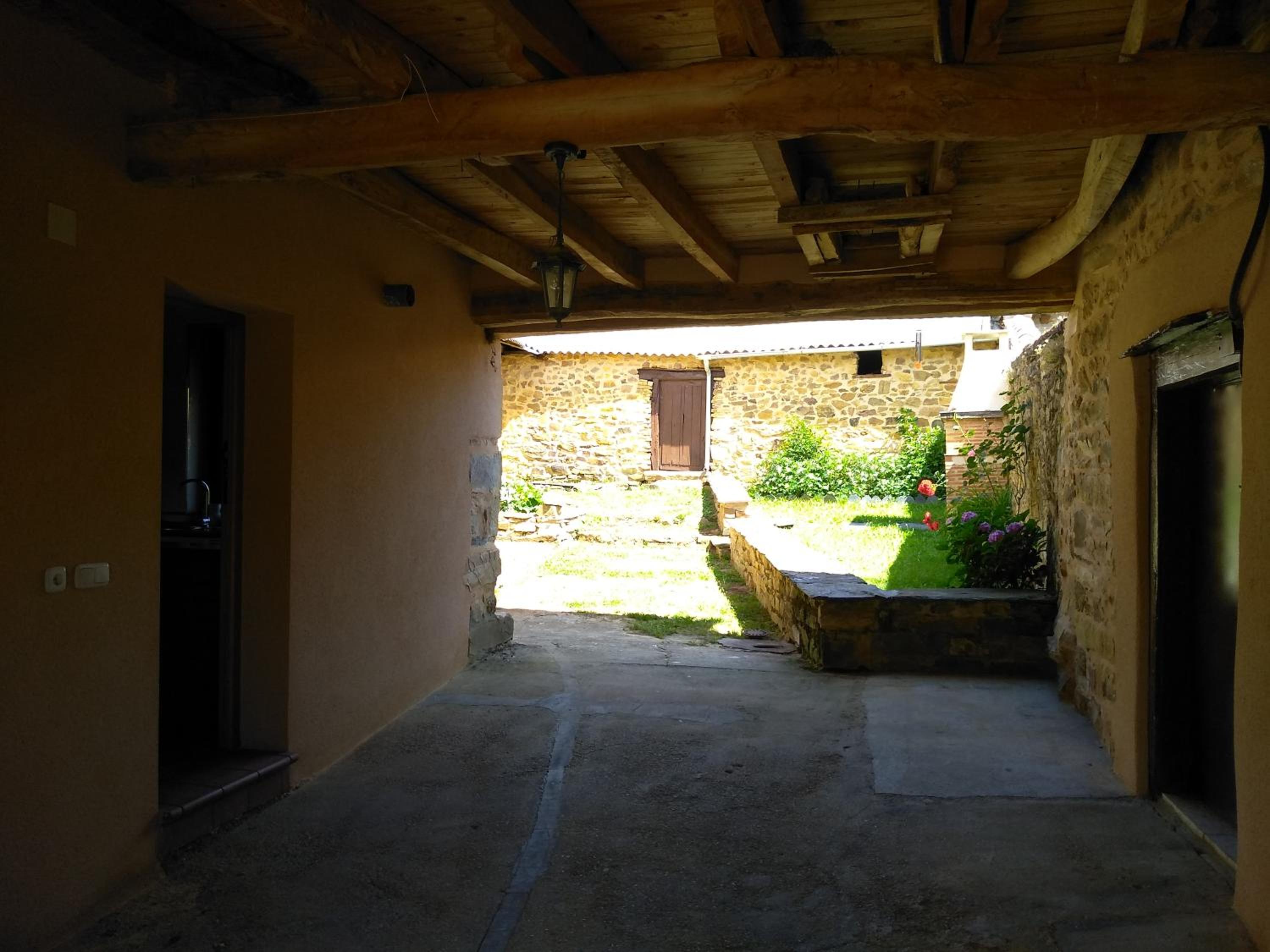 Casa Valdequiruelo photo 2