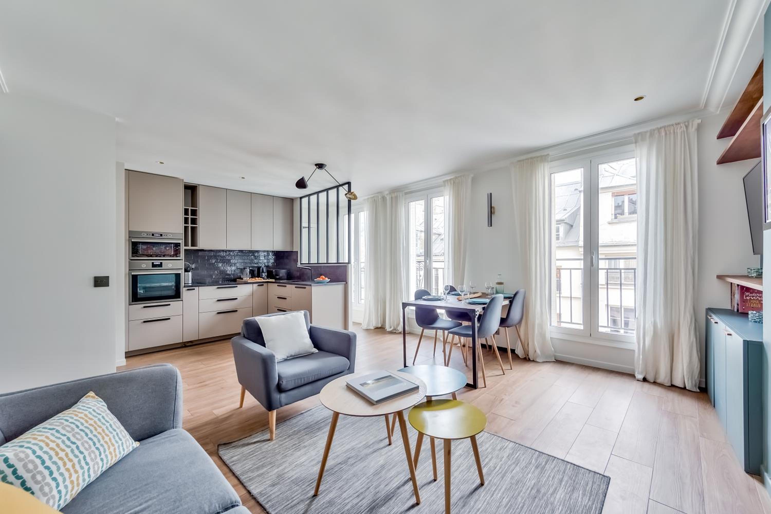 Splendid 3 bdrs Flat in a Prime Location of Paris photo 2