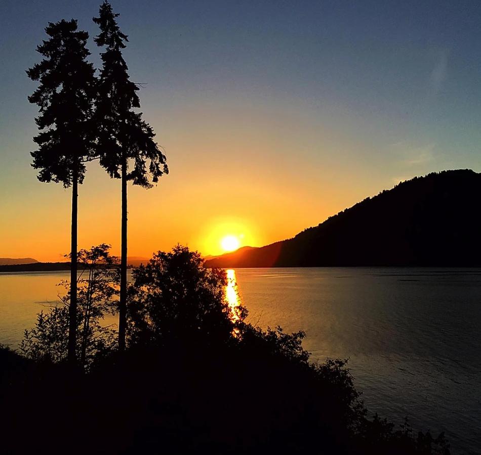 Deep Cove Retreat on the Ocean