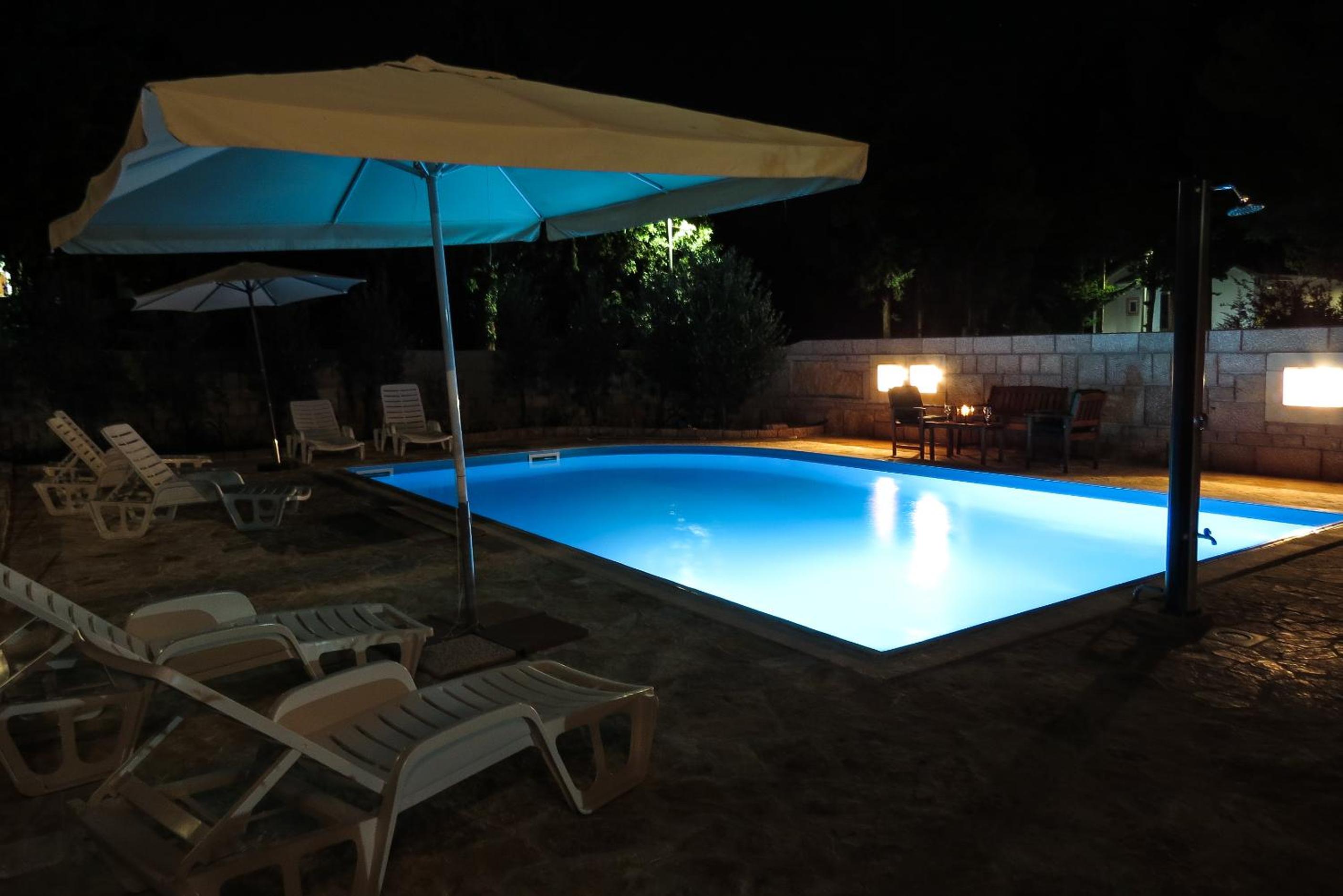 BUNGALOW VICE with pool view 3