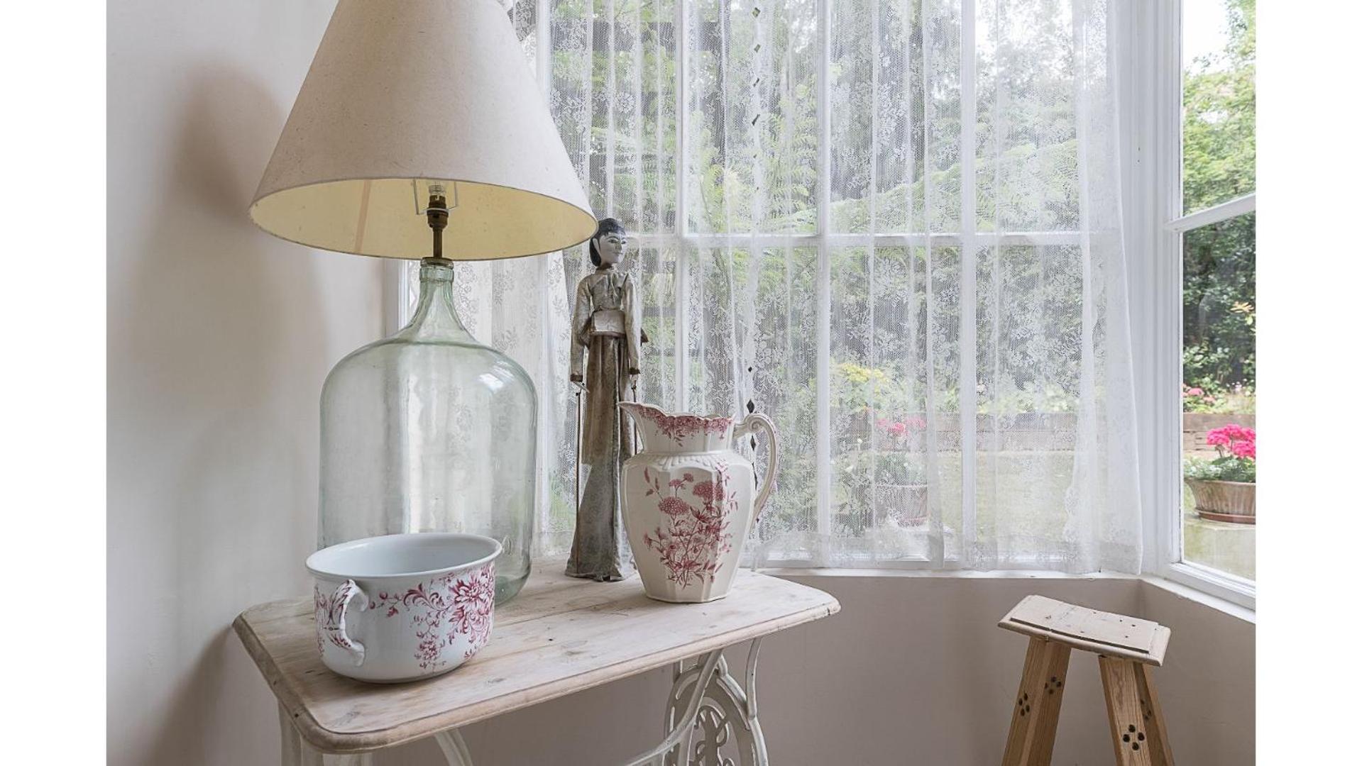 JOIVY Elegant 2 bed near Hampstead and Camden, sleeps 4