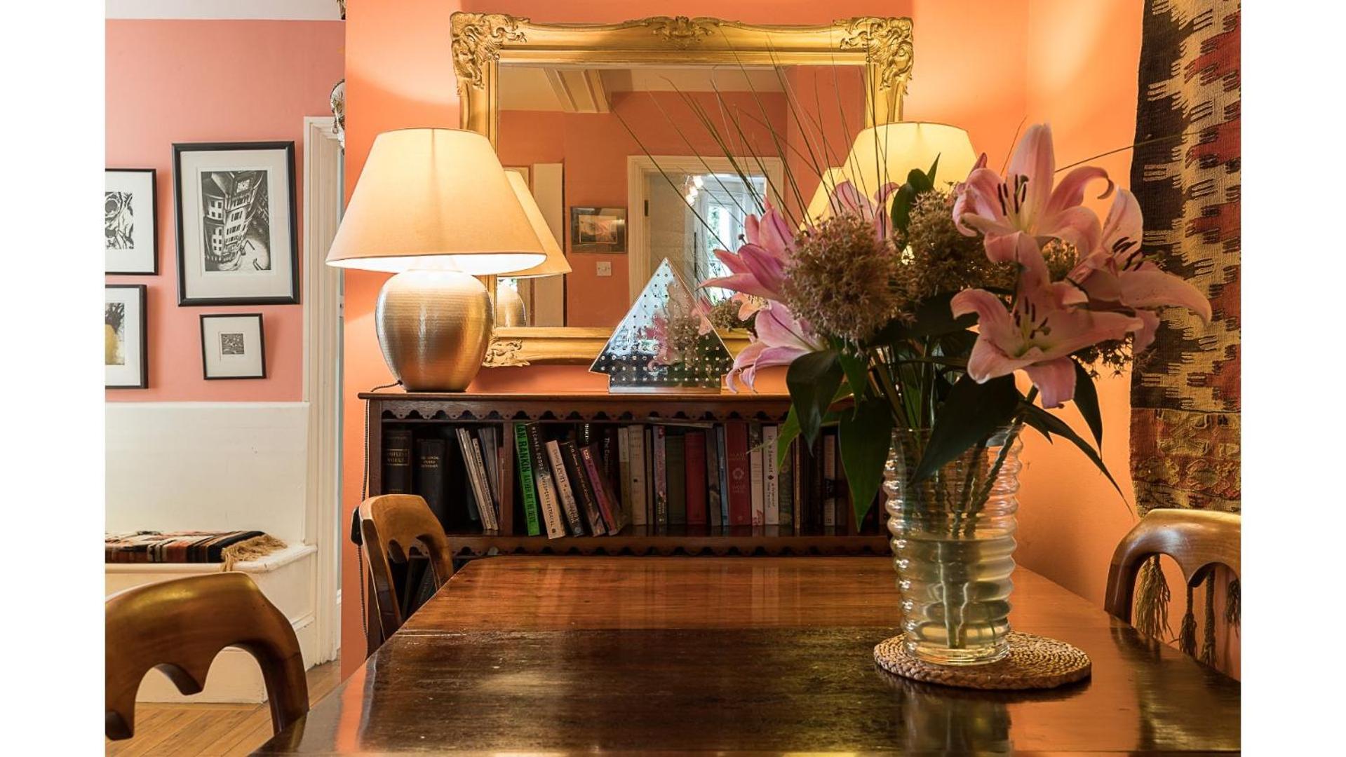 JOIVY Elegant 2 bed near Hampstead and Camden, sleeps 4