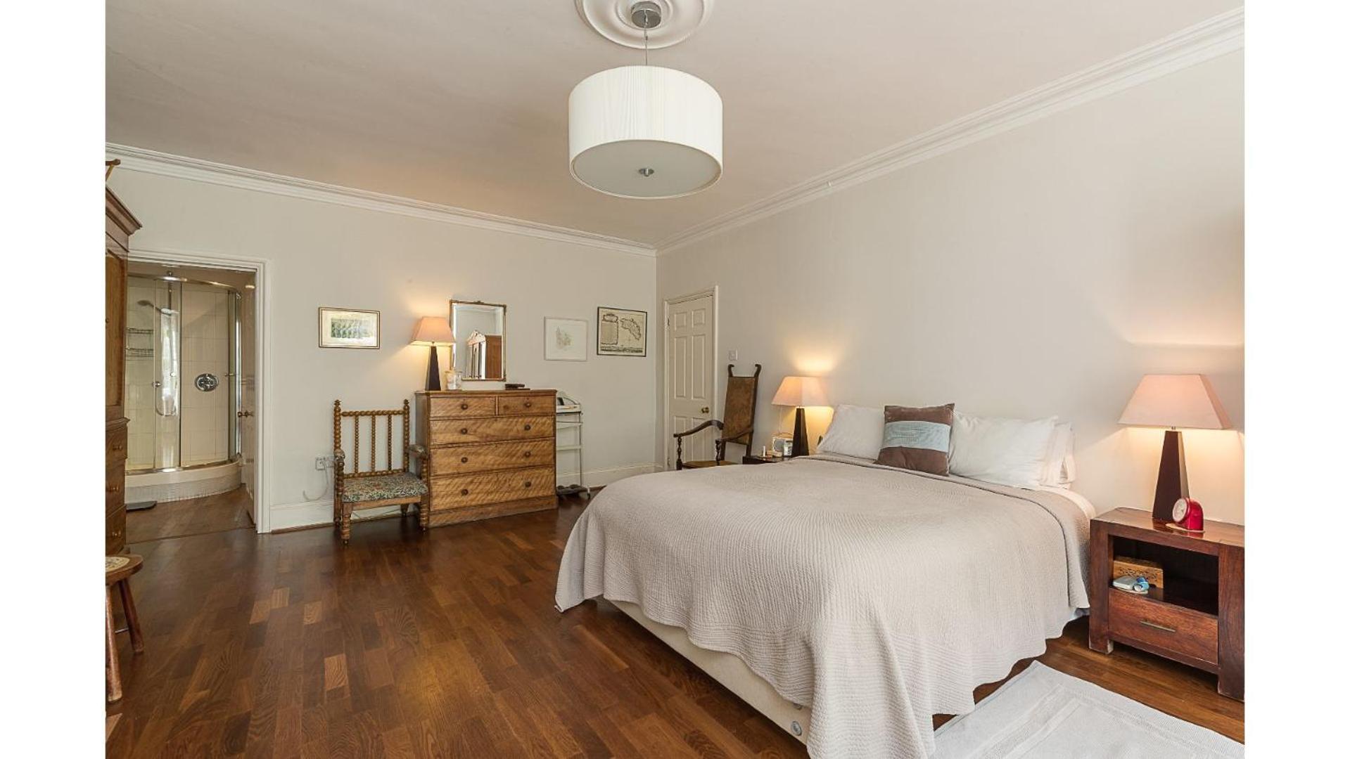 JOIVY Elegant 2 bed near Hampstead and Camden, sleeps 4