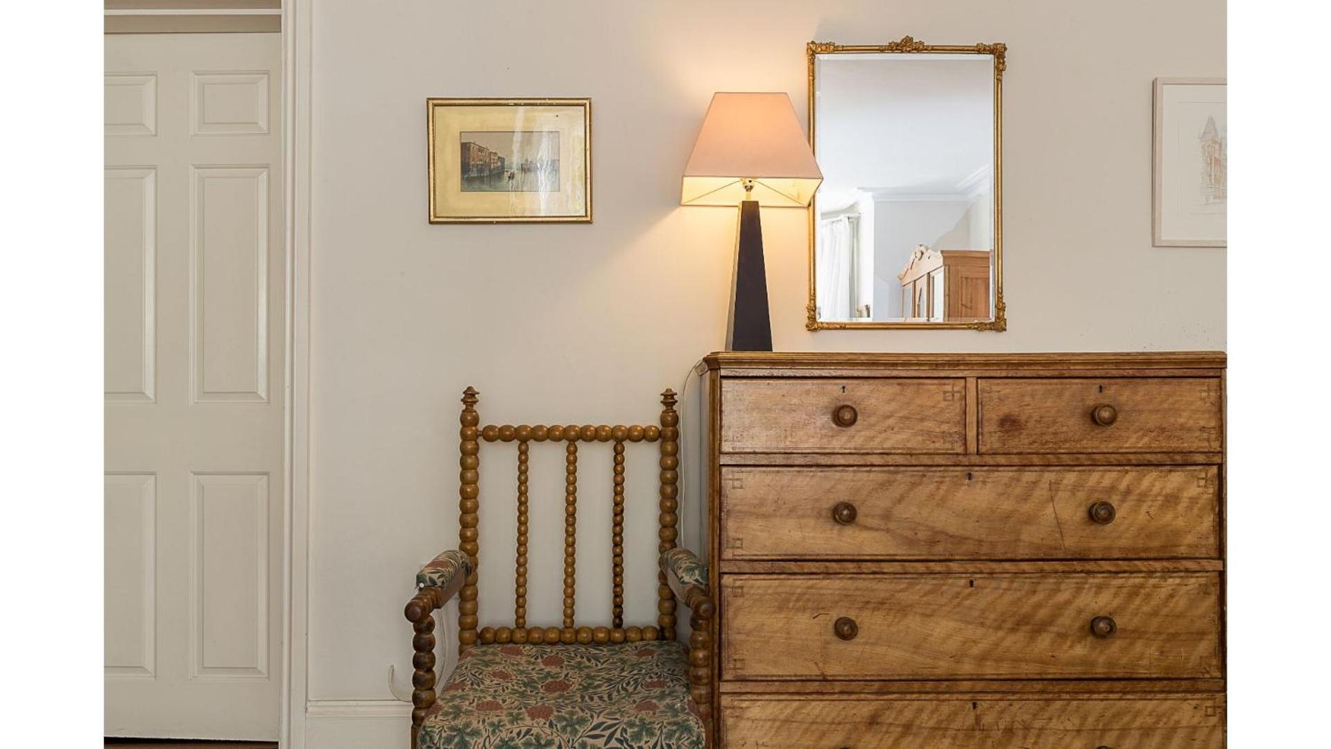 JOIVY Elegant 2 bed near Hampstead and Camden, sleeps 4