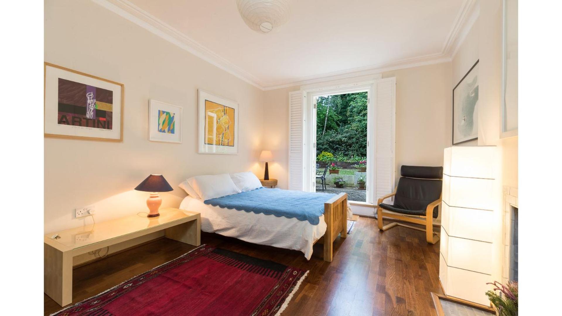 JOIVY Elegant 2 bed near Hampstead and Camden, sleeps 4