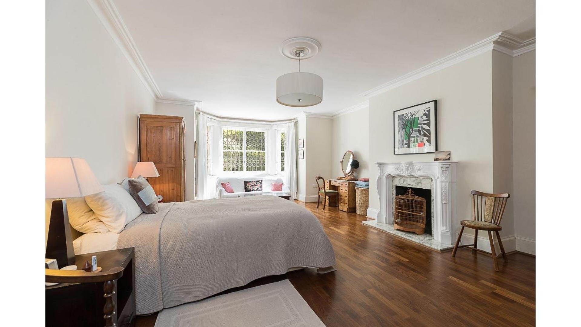 JOIVY Elegant 2 bed near Hampstead and Camden, sleeps 4