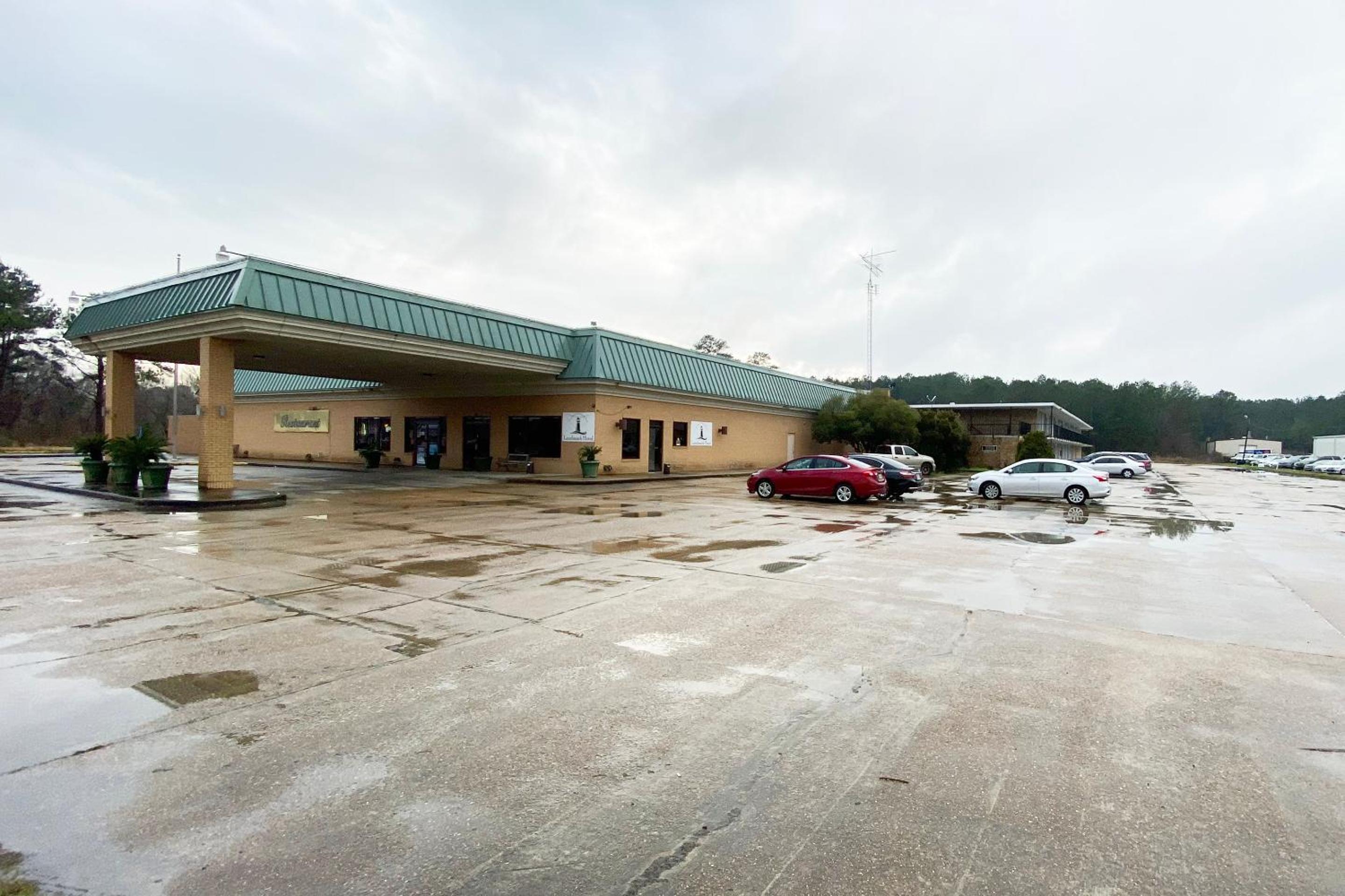 Leesville Vacations - Landmark Hotel - Property Image 2