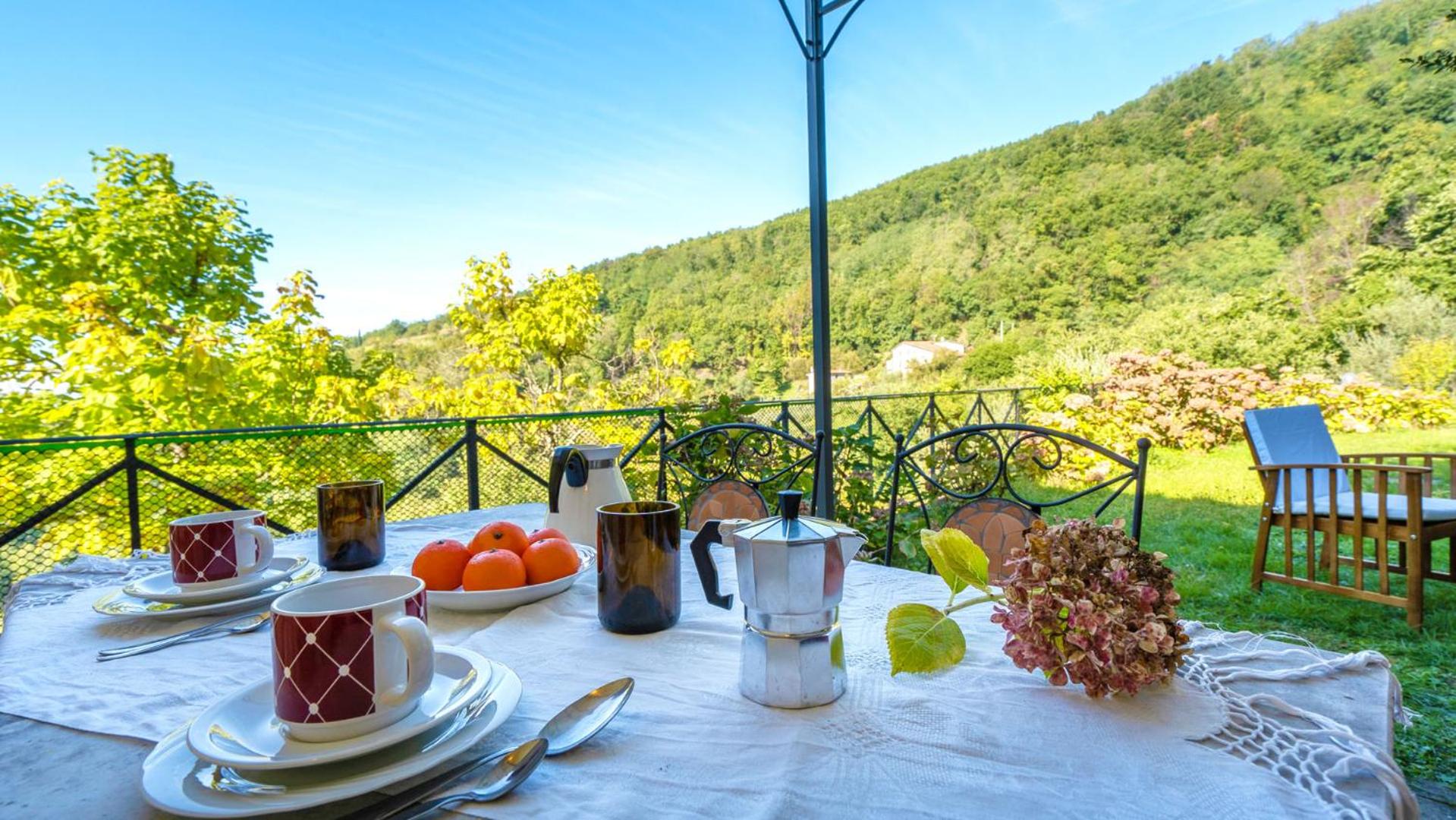 Gabriella's Romantic Cottage view 3
