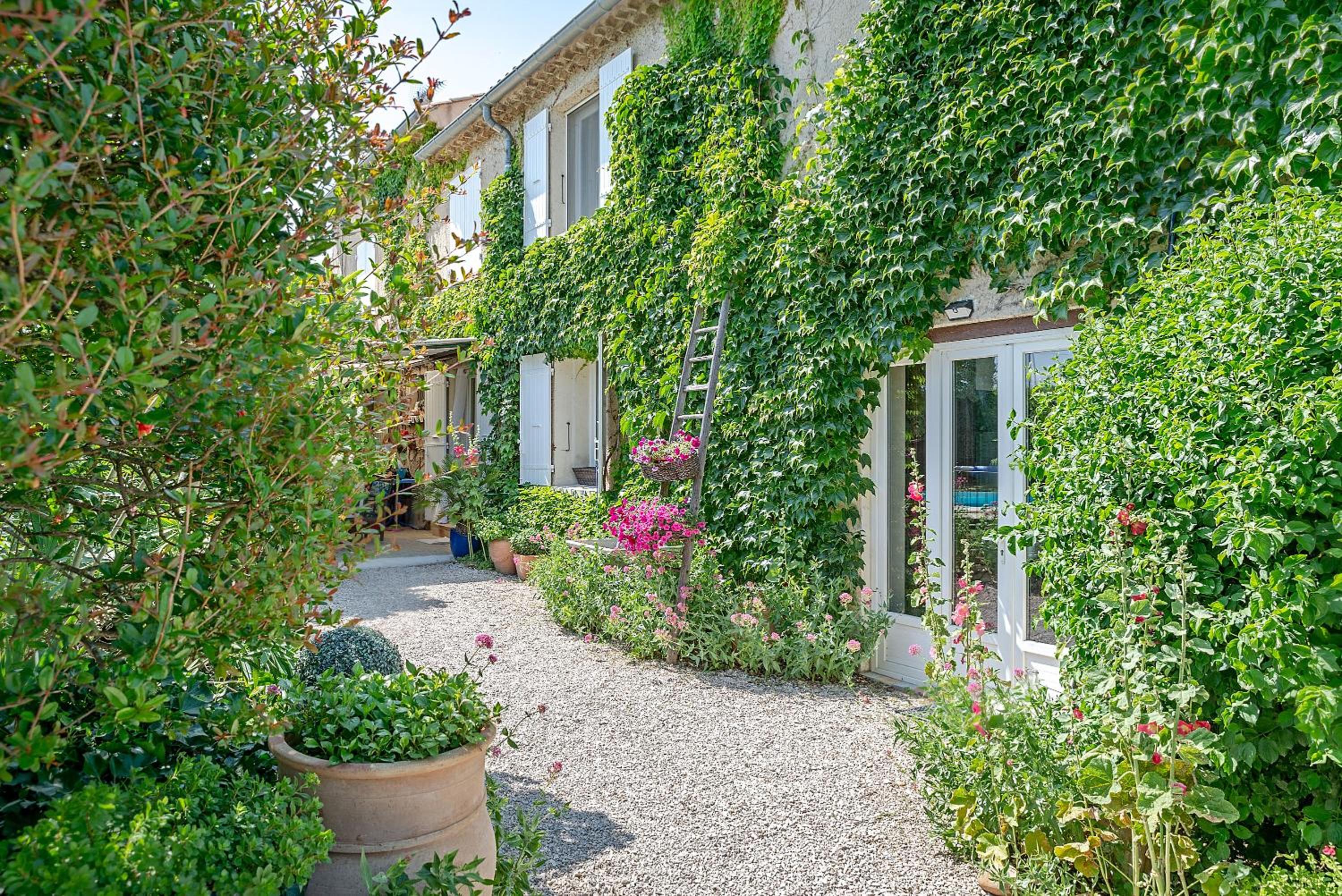 Orange Vacations - Chambres d'Hotes et Gites Le Mas Mellou - Property Image 32