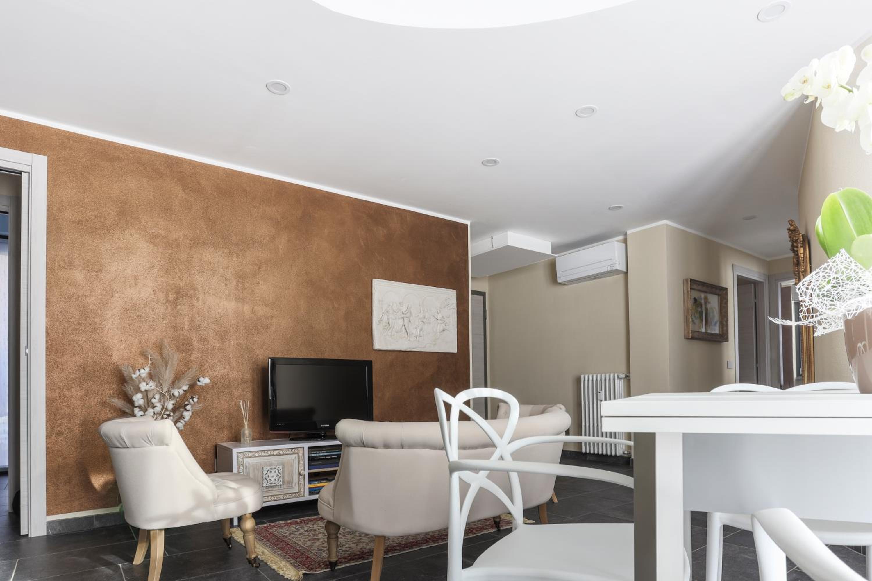 Elga's Apartment - Your charming stay on Lake Orta view 5