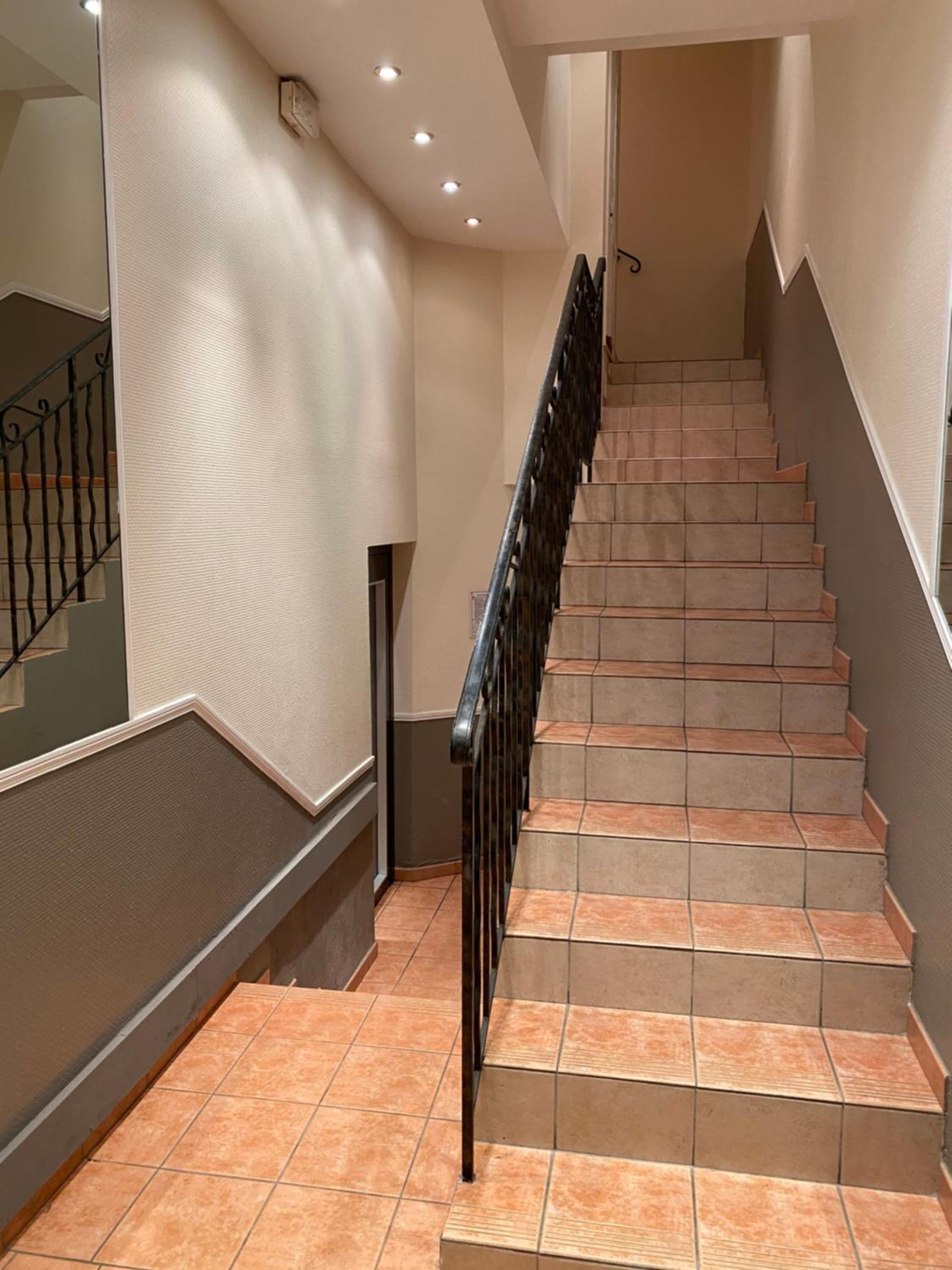 Cannes Holiday Suites