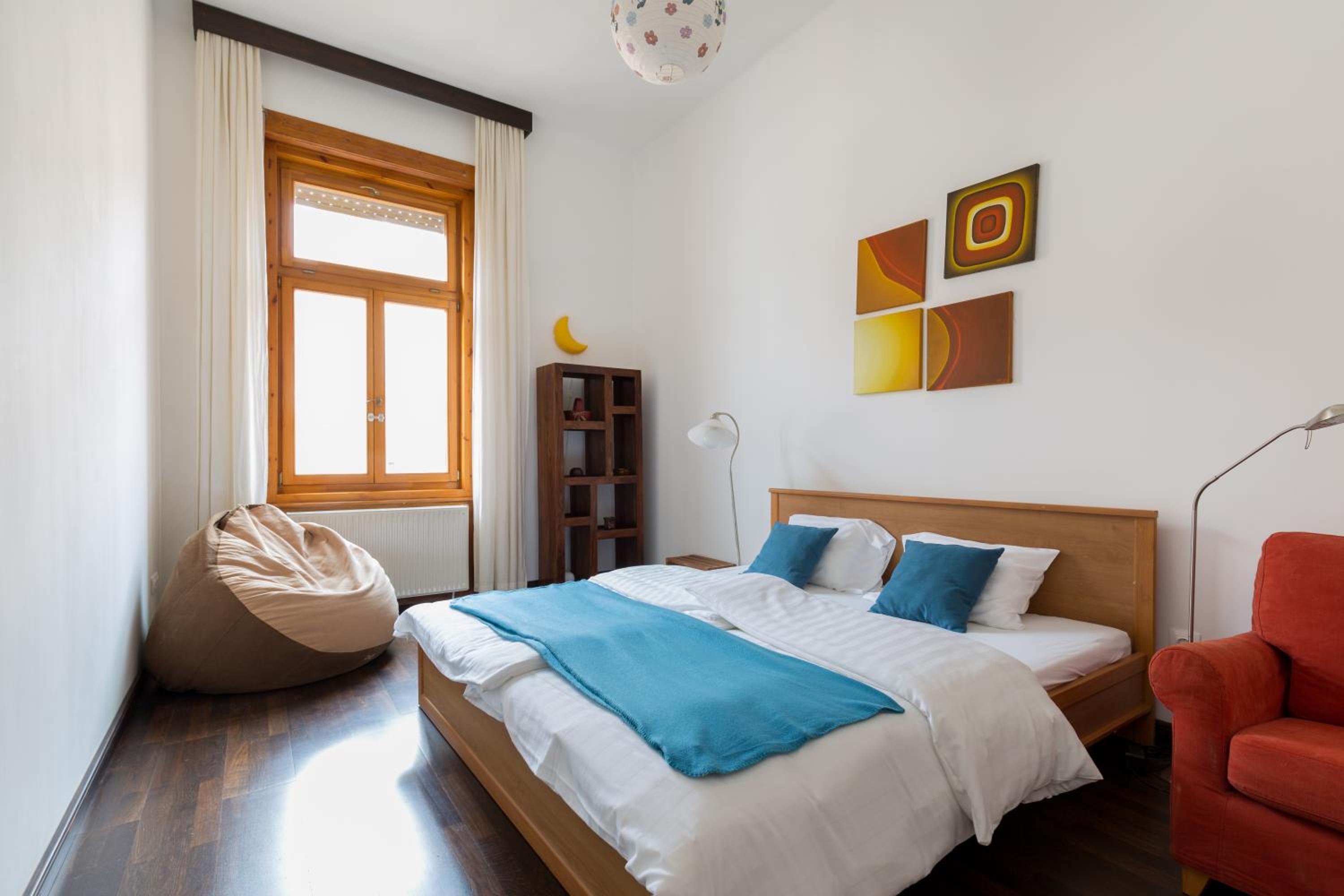 Supercentral Spacious Apartment view 5