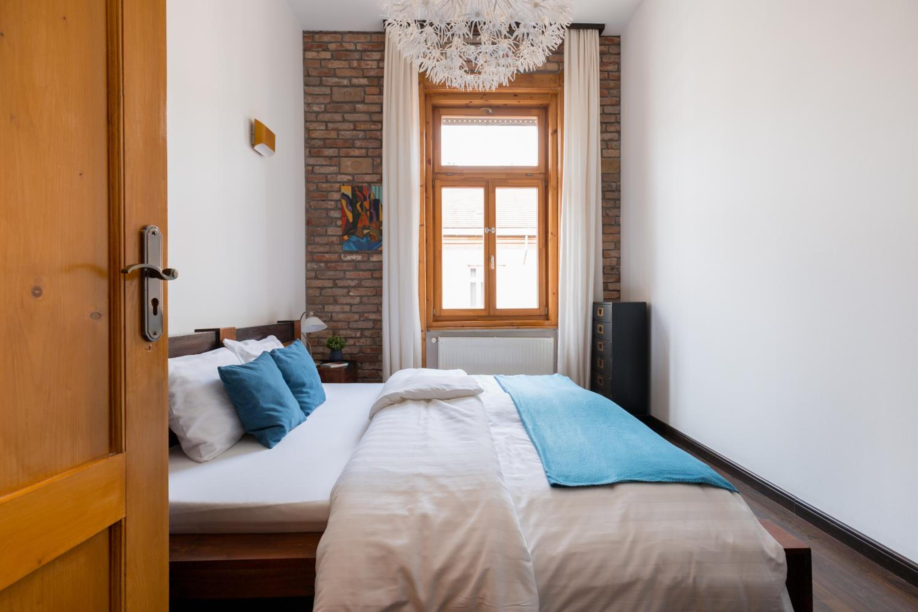 Supercentral Spacious Apartment