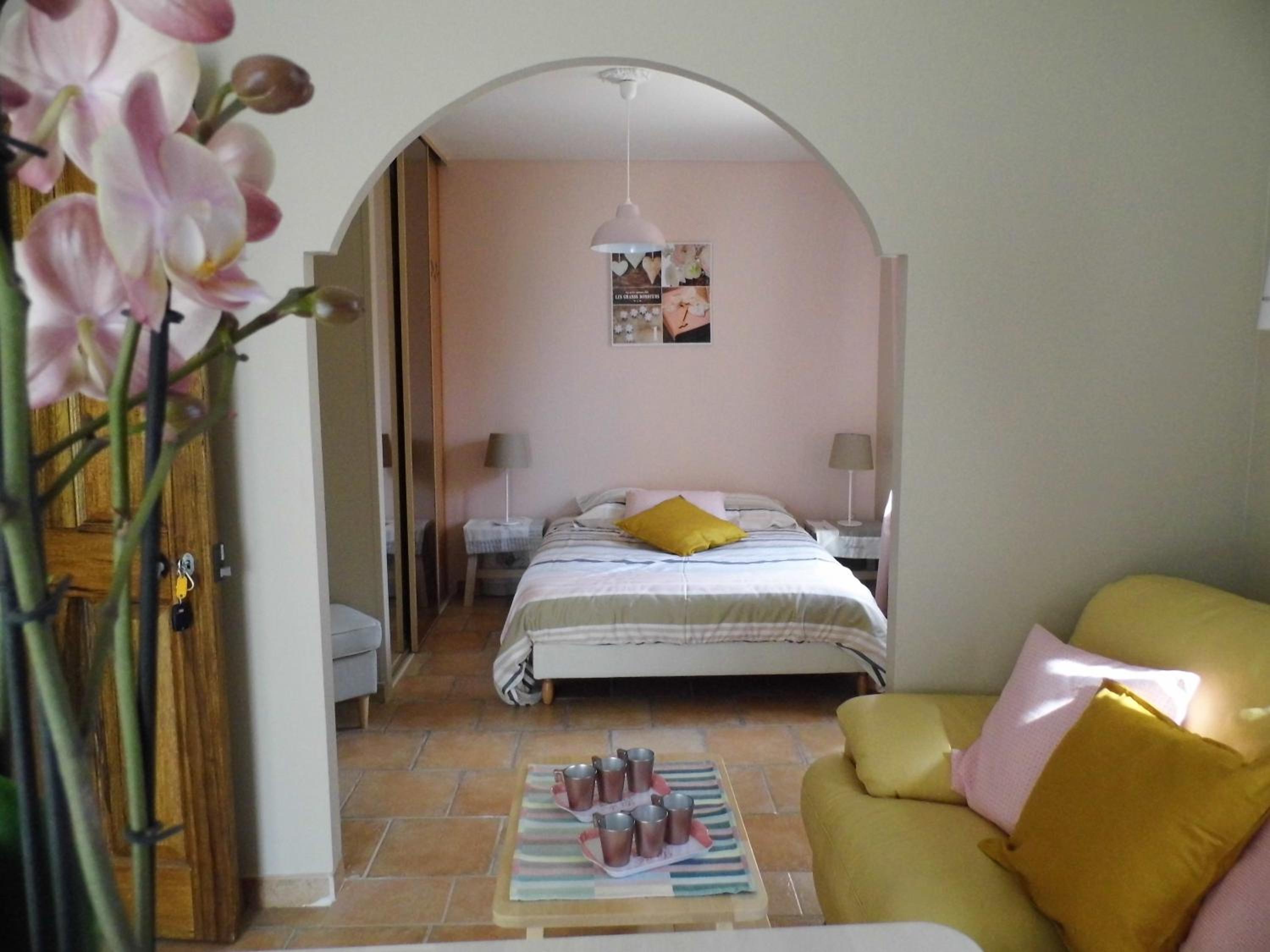 appartements dans villa privée avec piscine, jardin, parking clos, wifi, climatisation