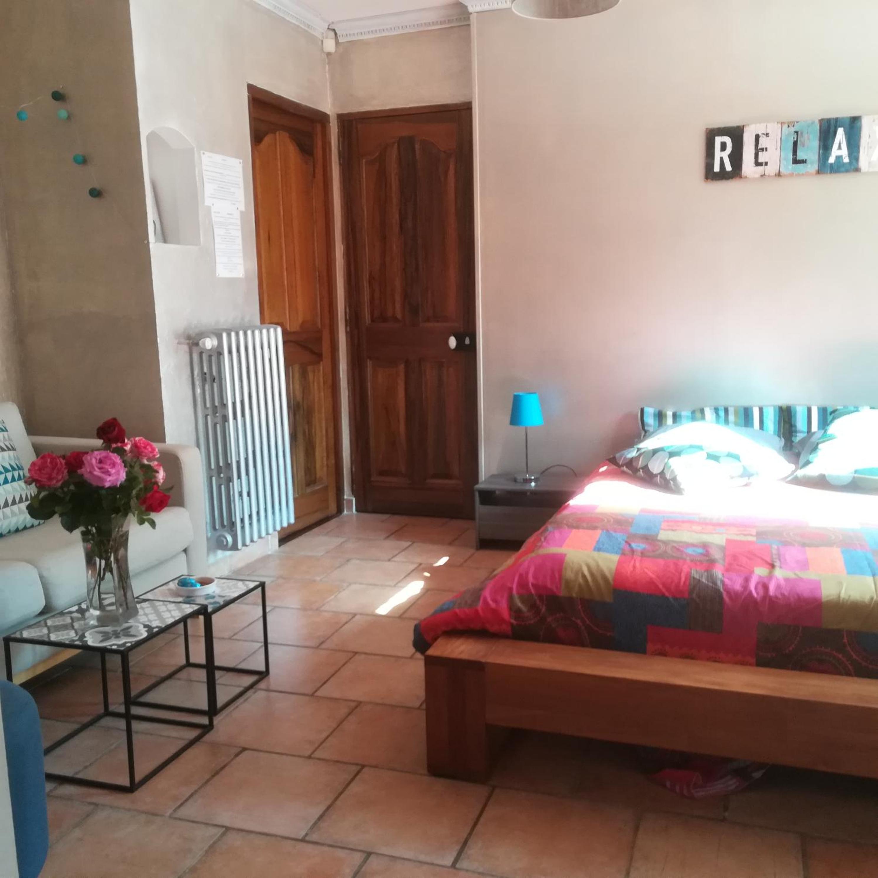 appartements dans villa privée avec piscine, jardin, parking clos, wifi, climatisation